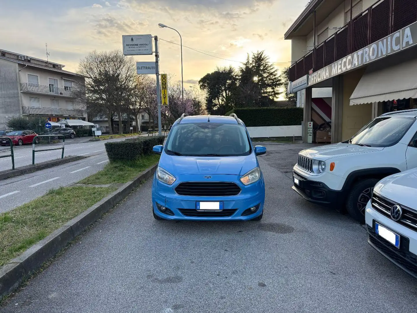 Ford Tourneo Courier Courier 1.5 TDCI 75 CV Plus NEOPATENTATI Blau - 2