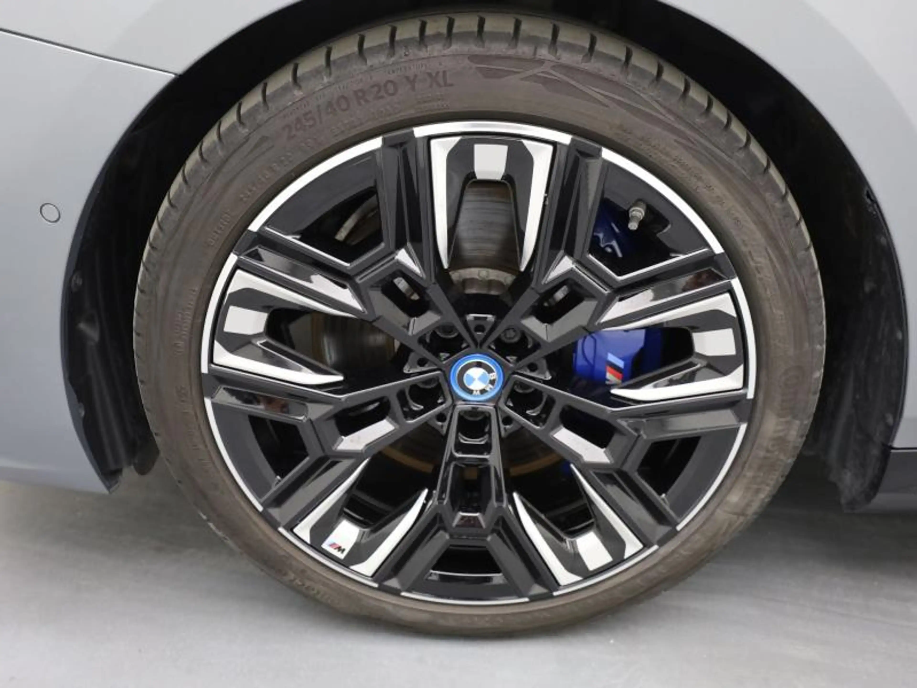 BMW i5 M60 xDrive - FROZEN GREY - FULL — photo 8