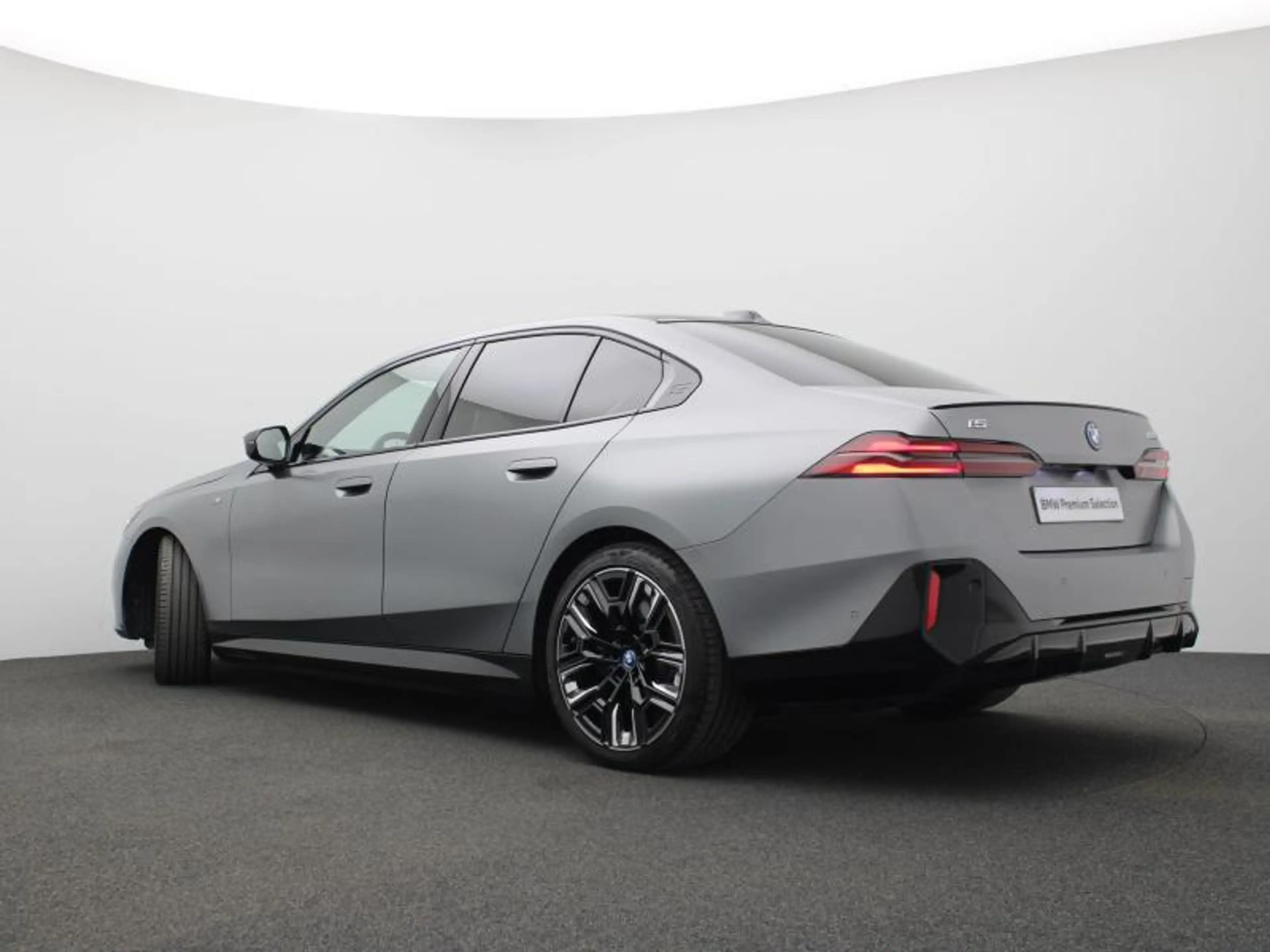 BMW i5 M60 xDrive - FROZEN GREY - FULL — photo 5