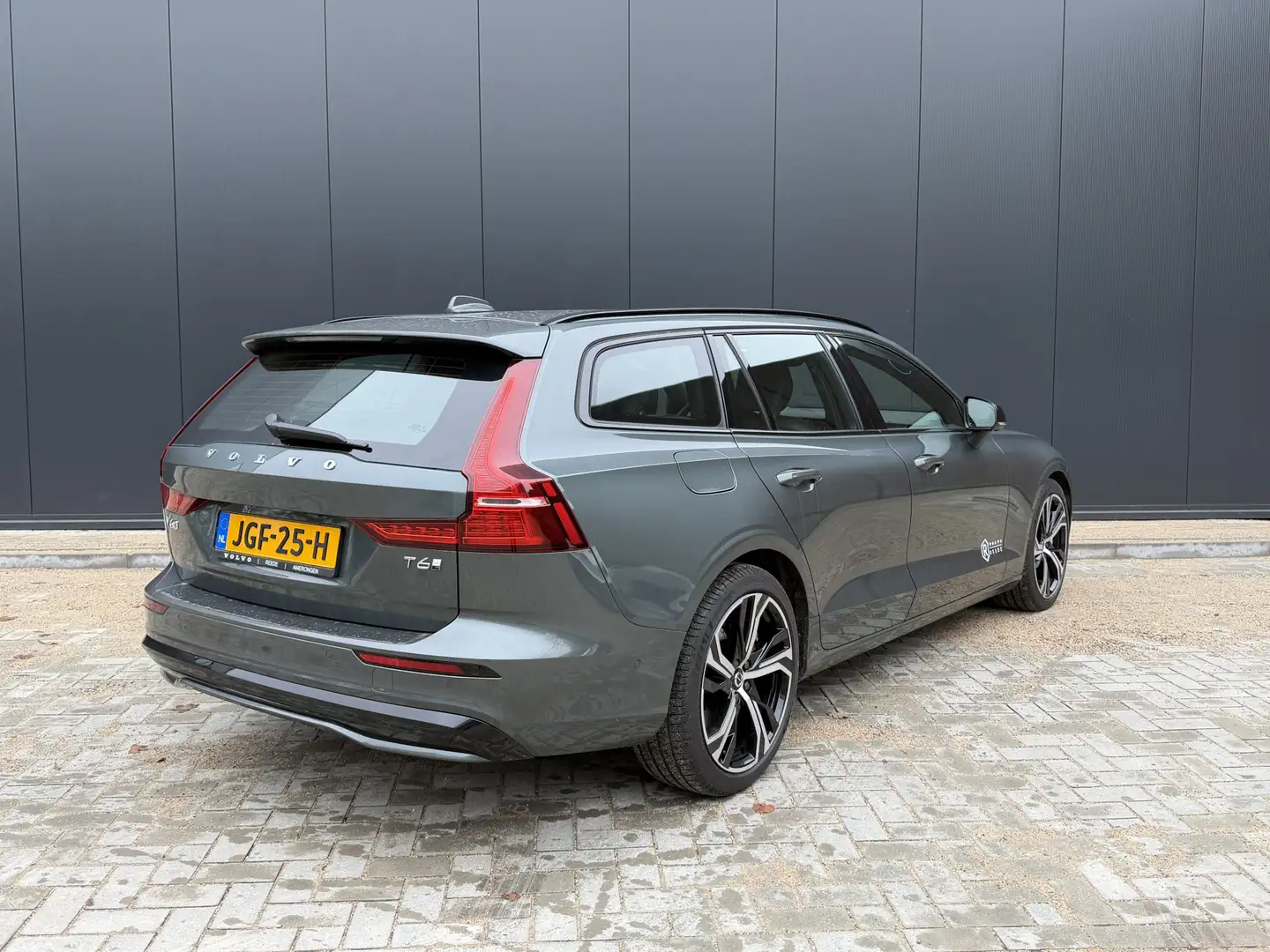 Volvo V60 2.0 T6 Plug-in hybrid AWD Plus Dark Premium | Clim Vert - 2