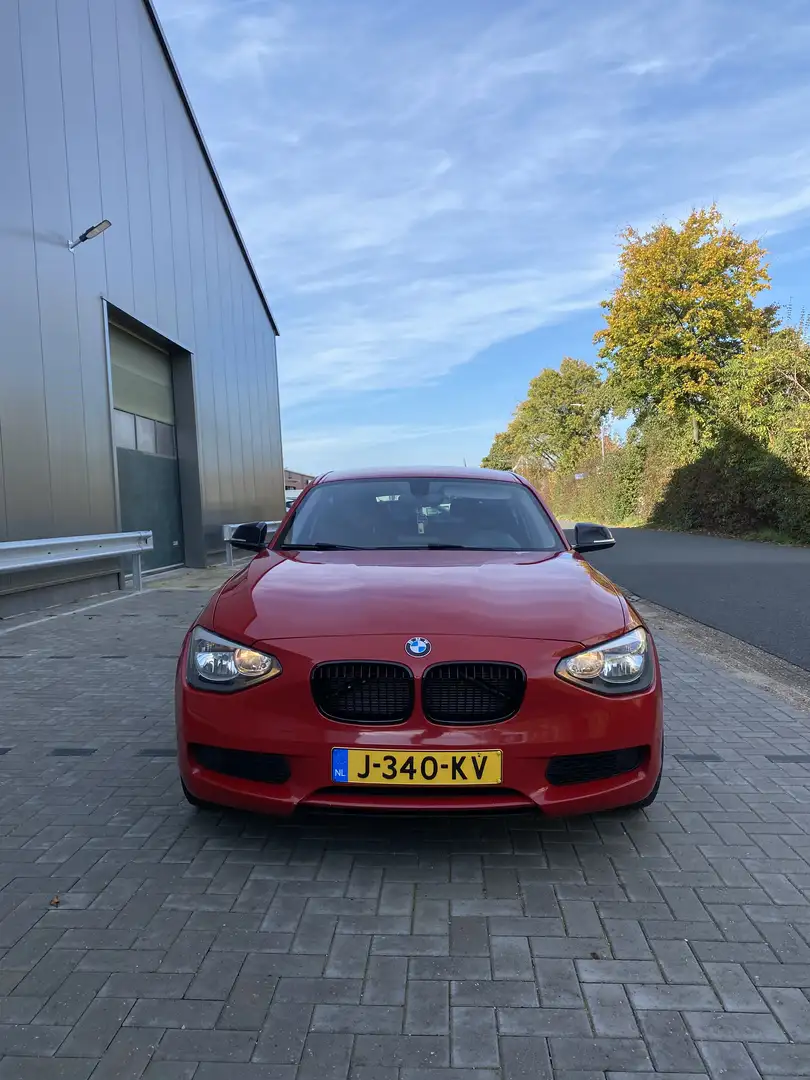 BMW 116 Business+ Rood - 2