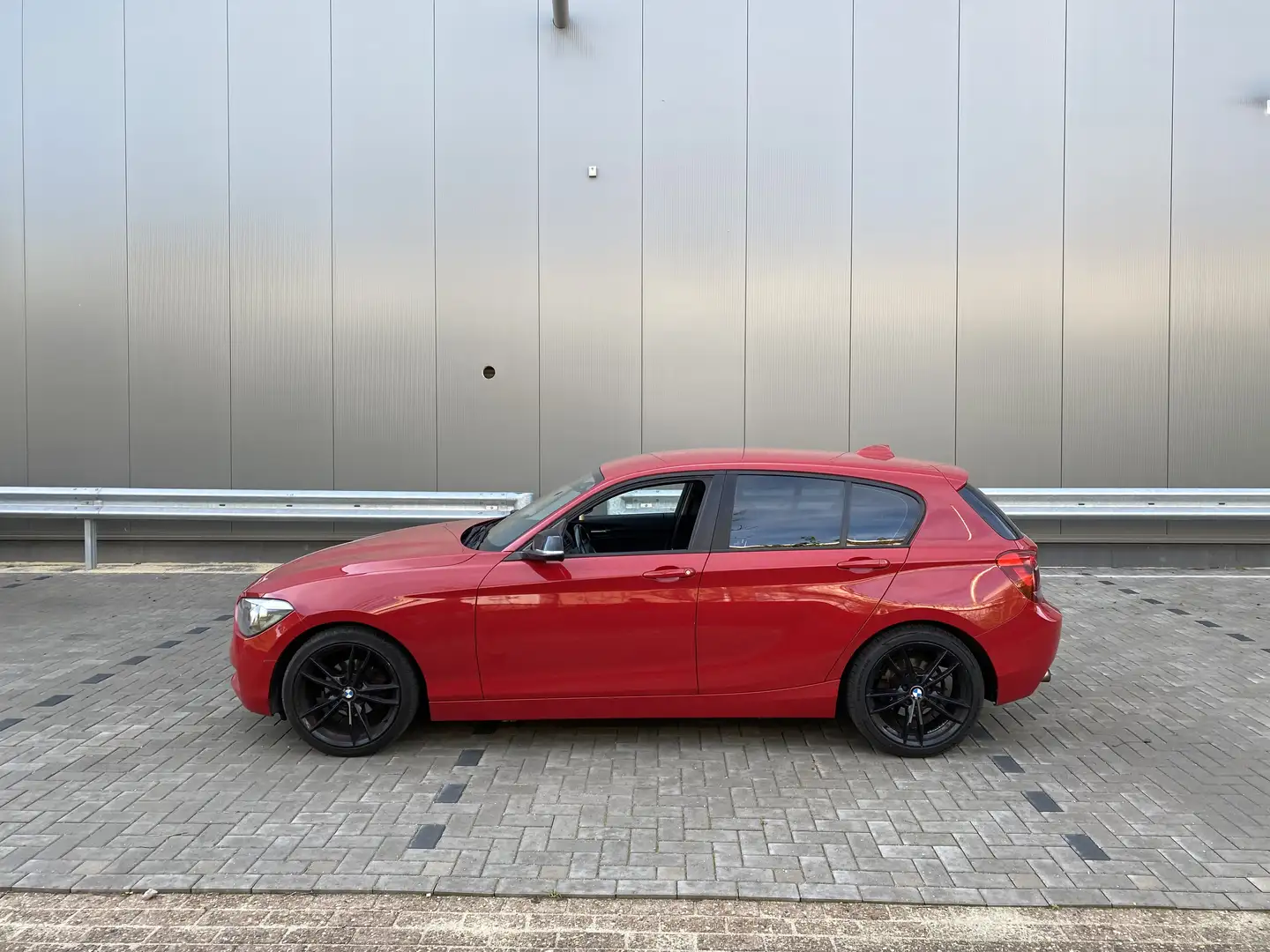 BMW 116 Business+ Rood - 1