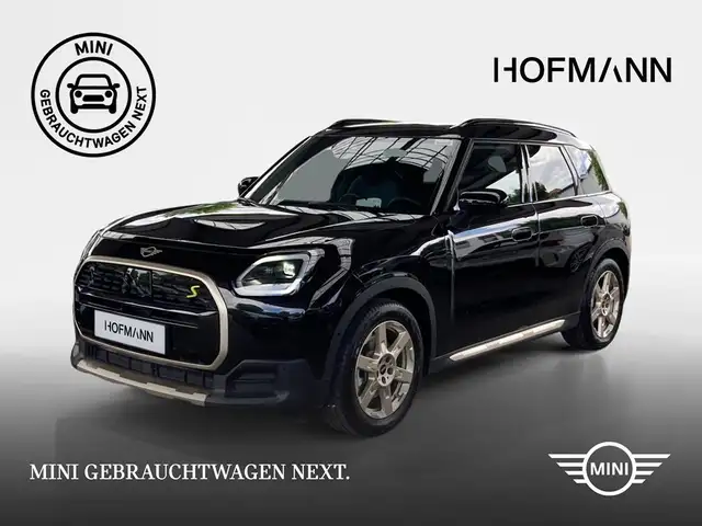 MINI Cooper SE Countryman Favoured Trim