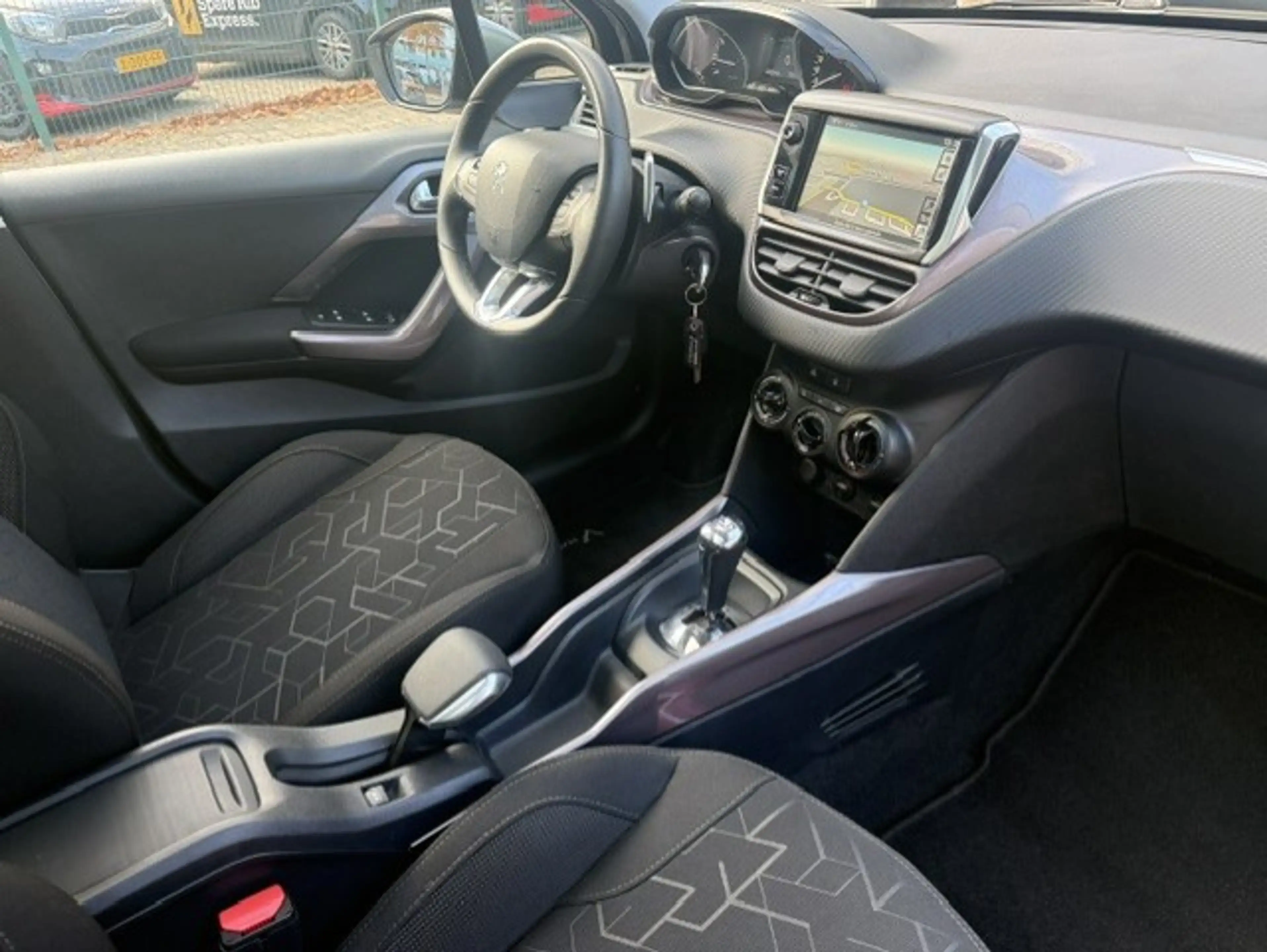 Peugeot 2008 1.2 VTi Active Pack Premium Navi/Cruise/Pano/Trekh — photo 9