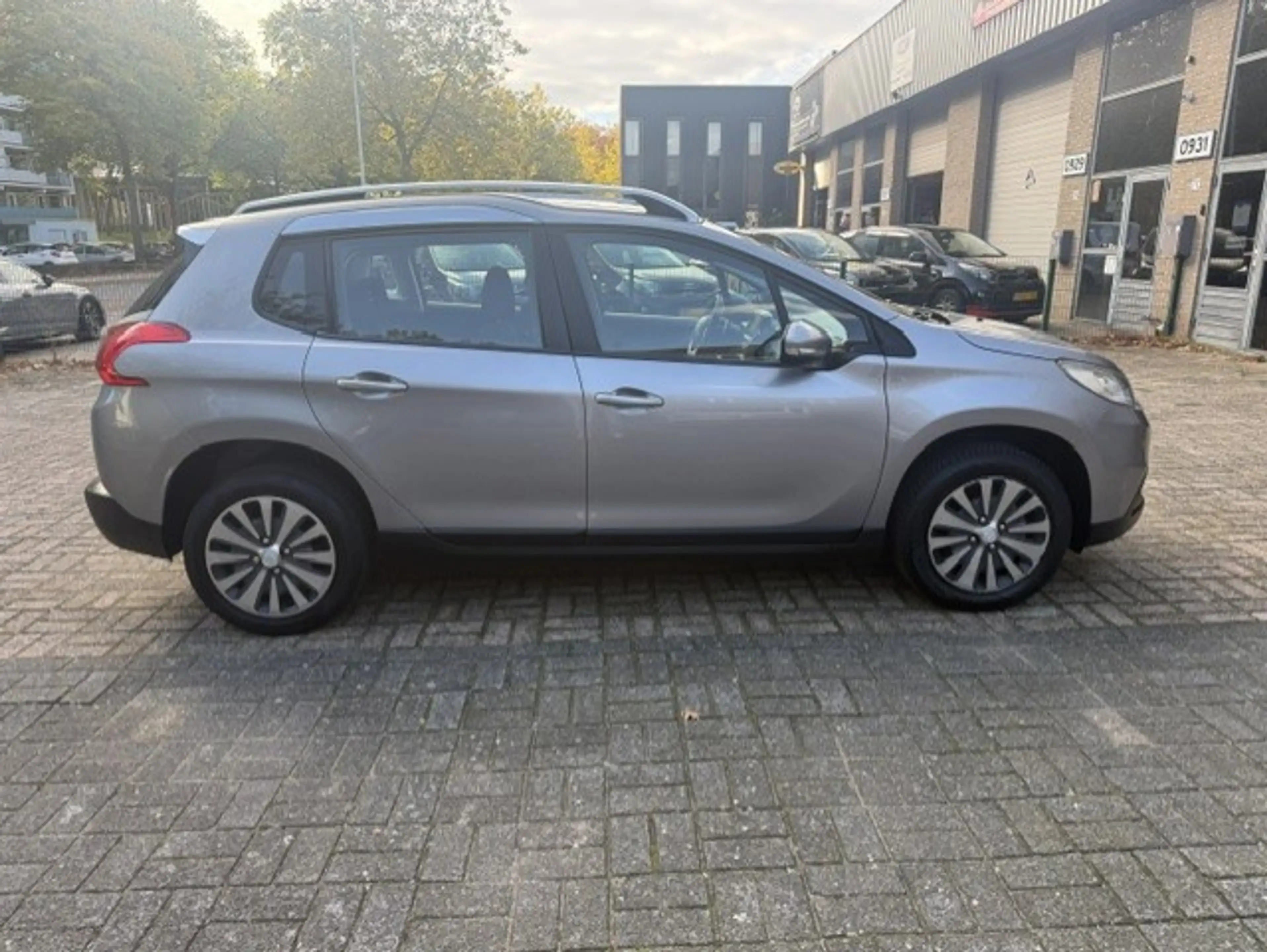 Peugeot 2008 1.2 VTi Active Pack Premium Navi/Cruise/Pano/Trekh — photo 4