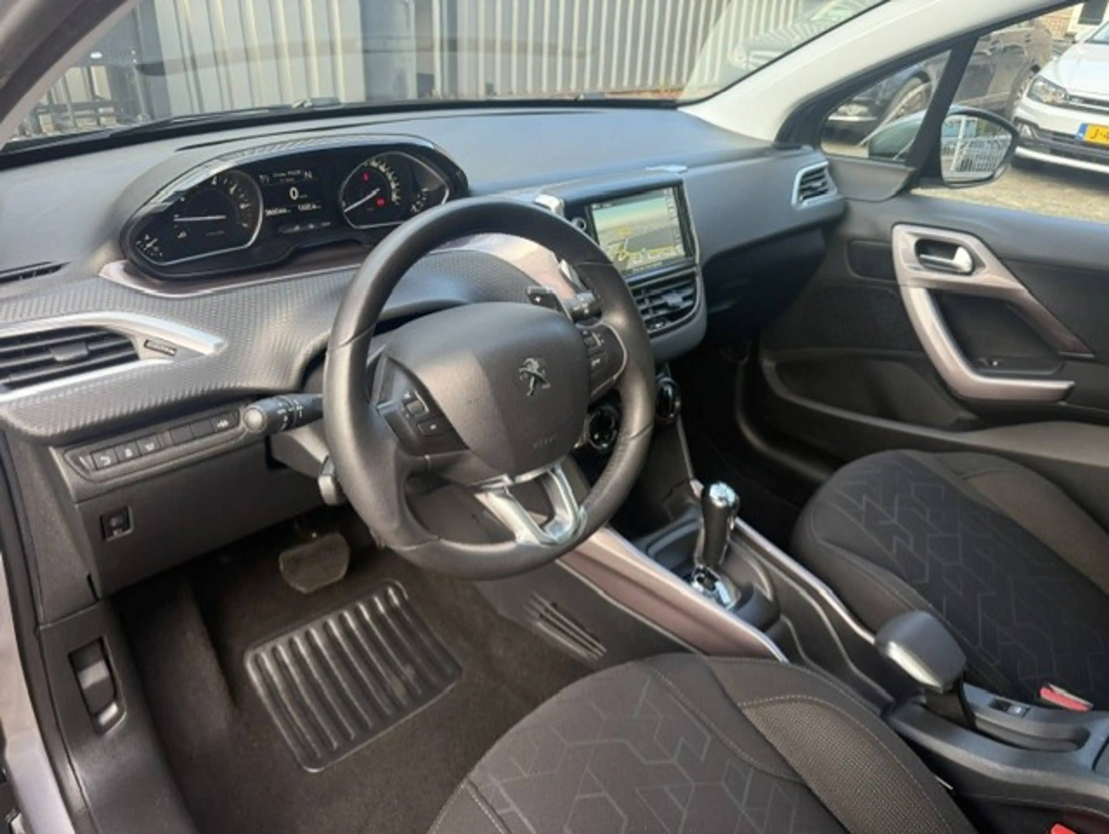 Peugeot 2008 1.2 VTi Active Pack Premium Navi/Cruise/Pano/Trekh — photo 11
