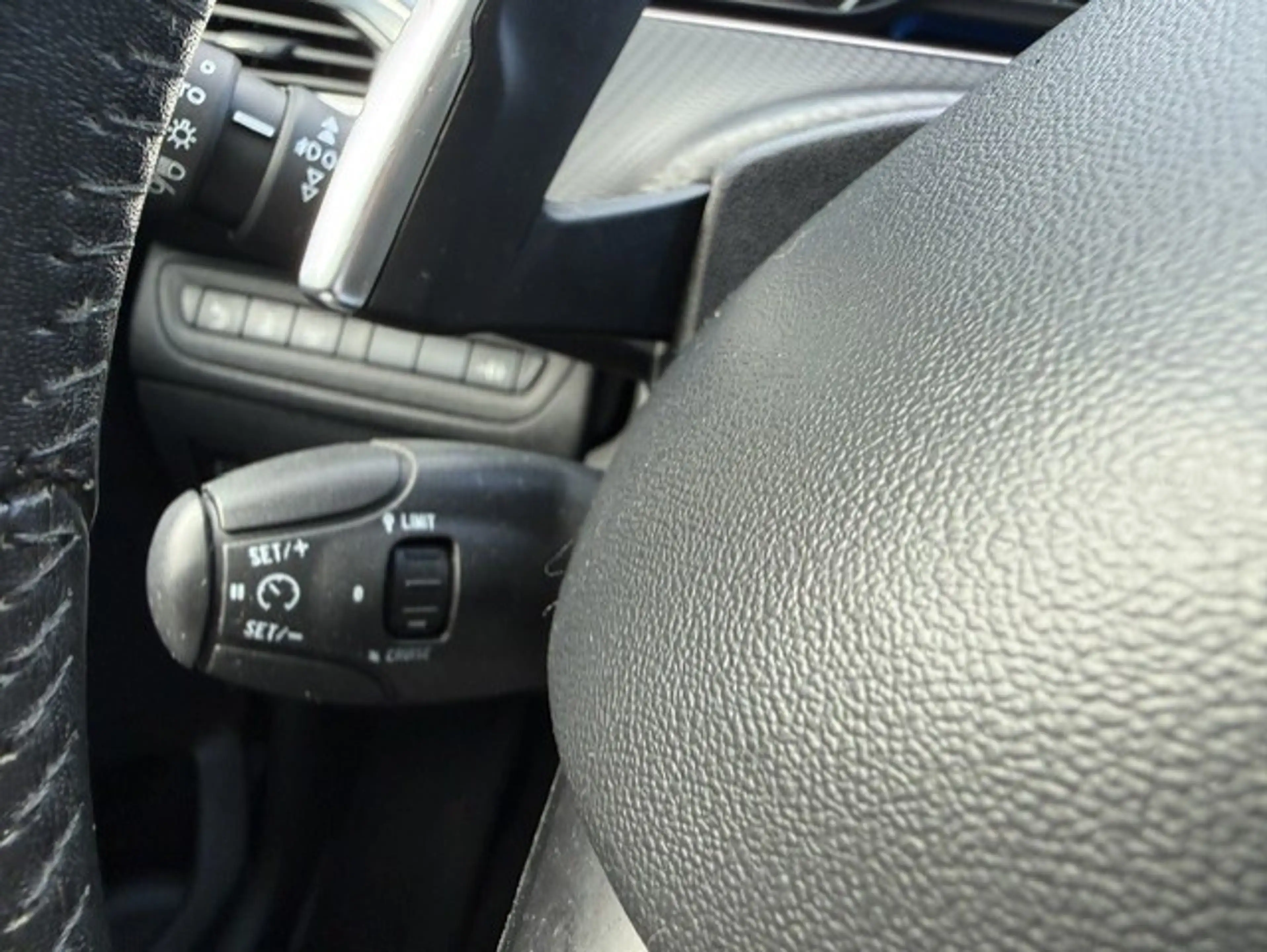 Peugeot 2008 1.2 VTi Active Pack Premium Navi/Cruise/Pano/Trekh — photo 17