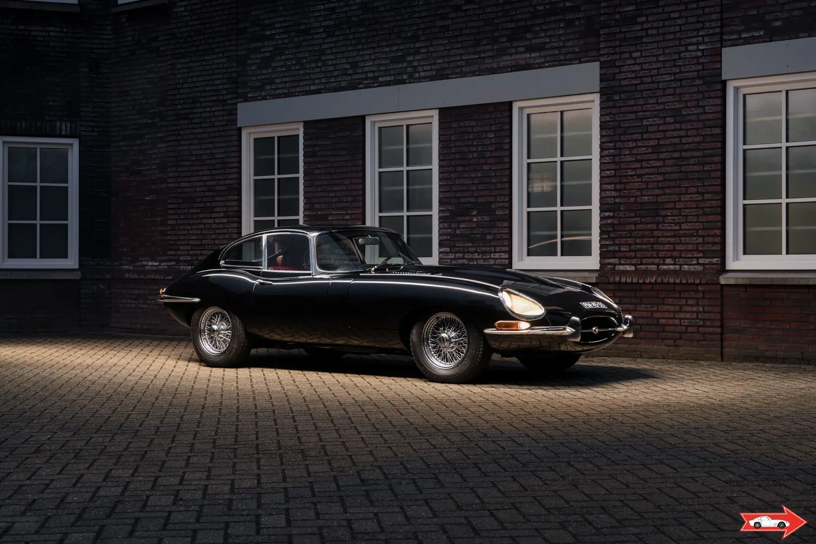 Jaguar E-Type SI 4.2 Litre - Matching nr. ground-up restoration. Noir - 1