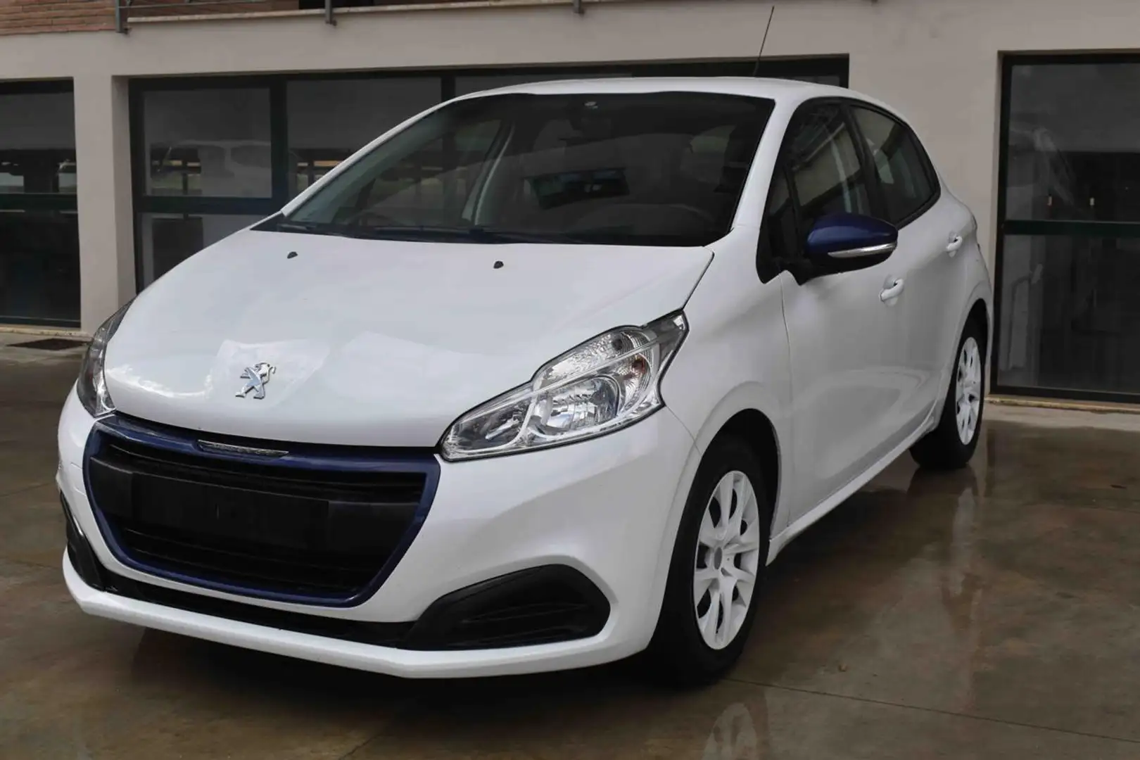 Peugeot 208 PureTech 68 5 porte Active Blanc - 2