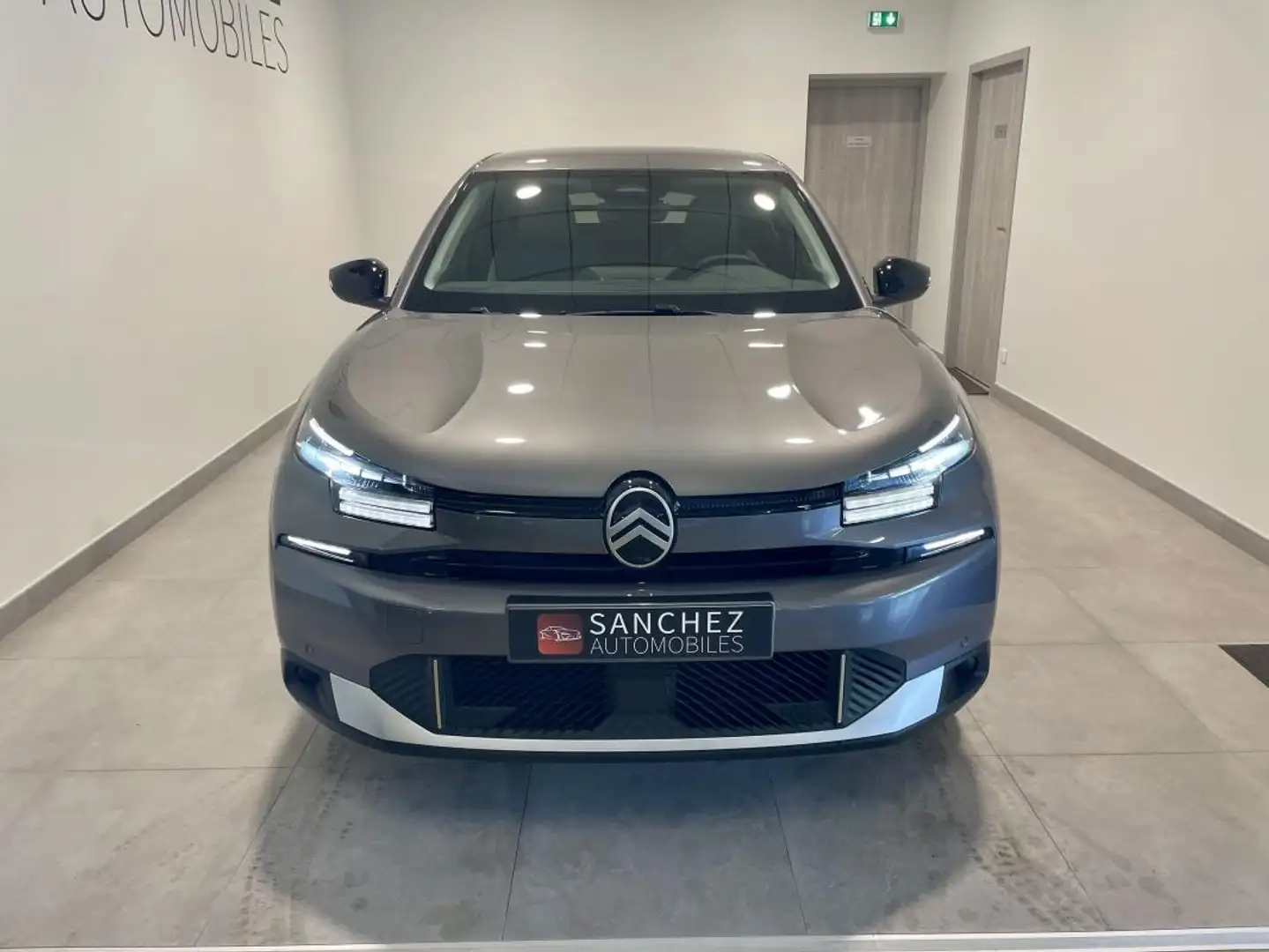 Citroen C4 III (2) 1.2 HYBRID 145 DCS6 MAX Gris - 2
