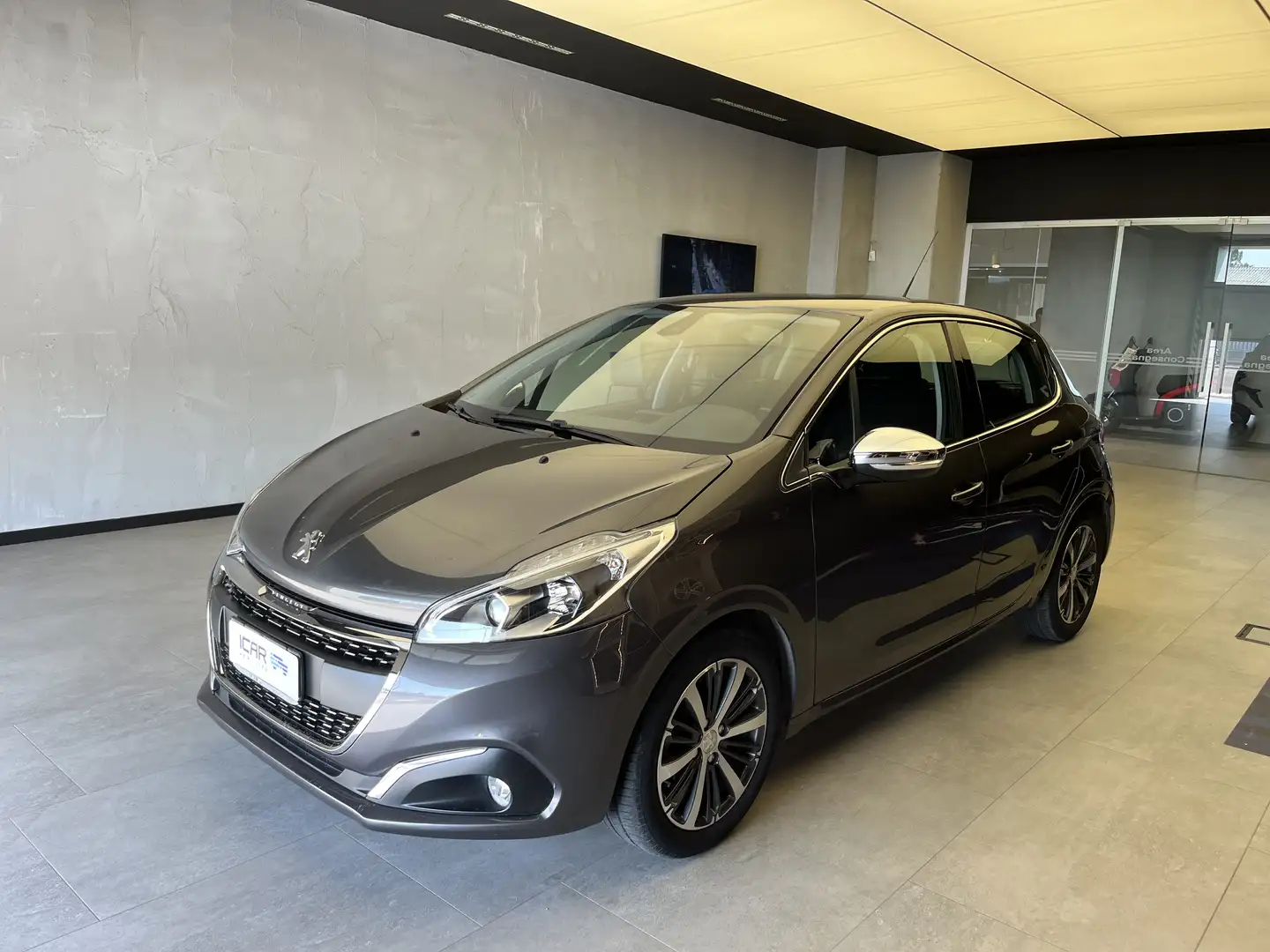 Peugeot 208 5 Porte 1.6 BlueHDi Allure Grigio - 1