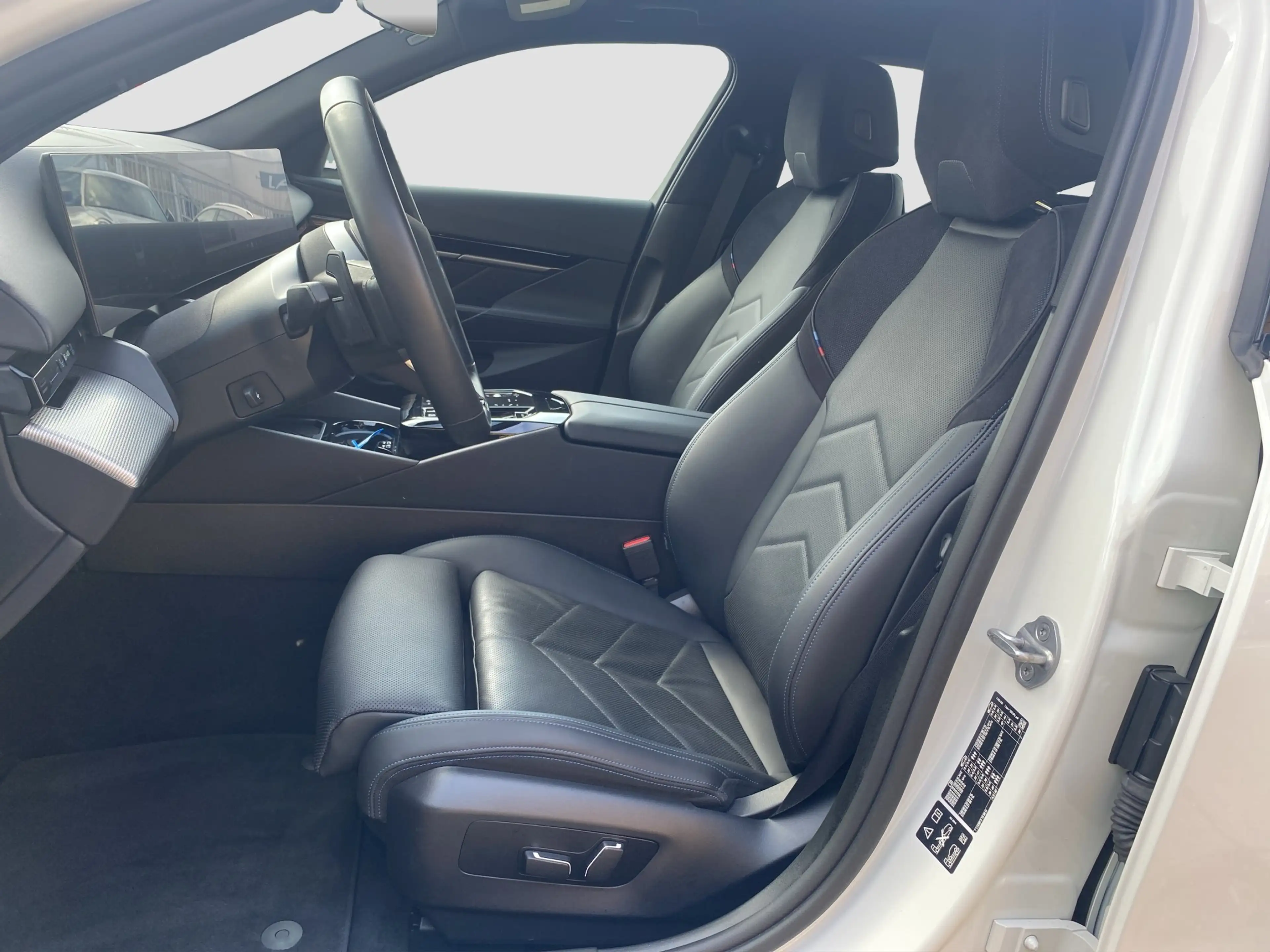 BMW 520 d xDrive Limousine ///M-Sport ACC LED SpurAss 360° — photo 11