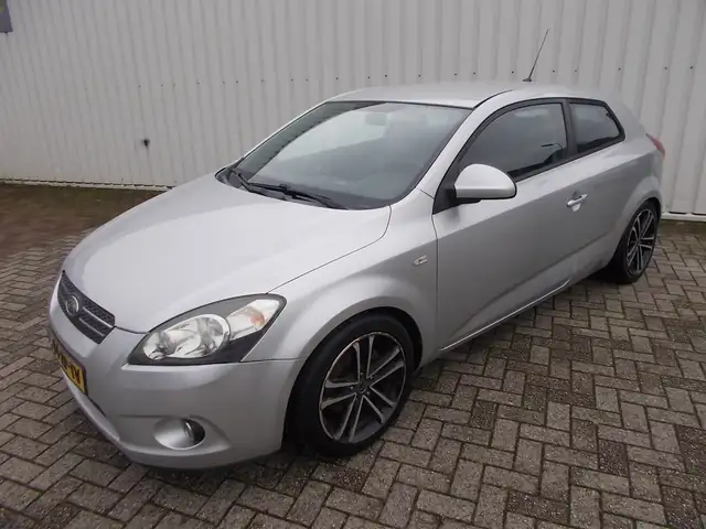 Kia ProCeed / pro_cee'd 1.6 X-ecutive ( APK KEURING BIJ AFLEVERING! )