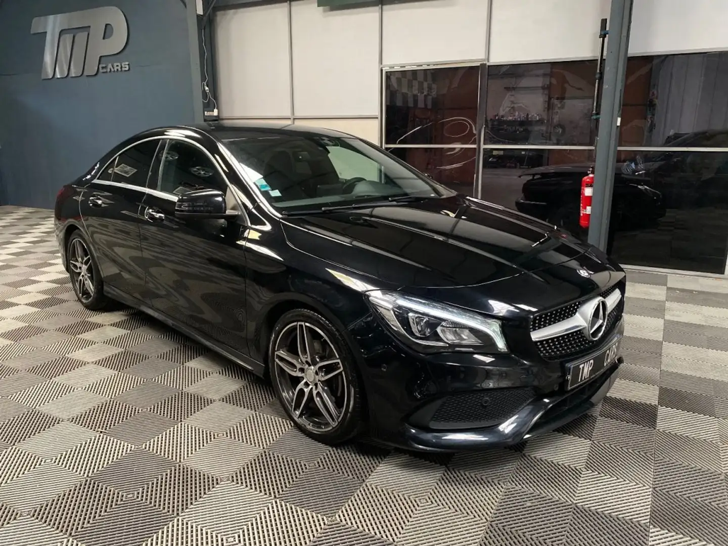Mercedes-Benz CLA 200 200 2.2 CDI - 16V TURBO 136ch AMG Line Zwart - 1