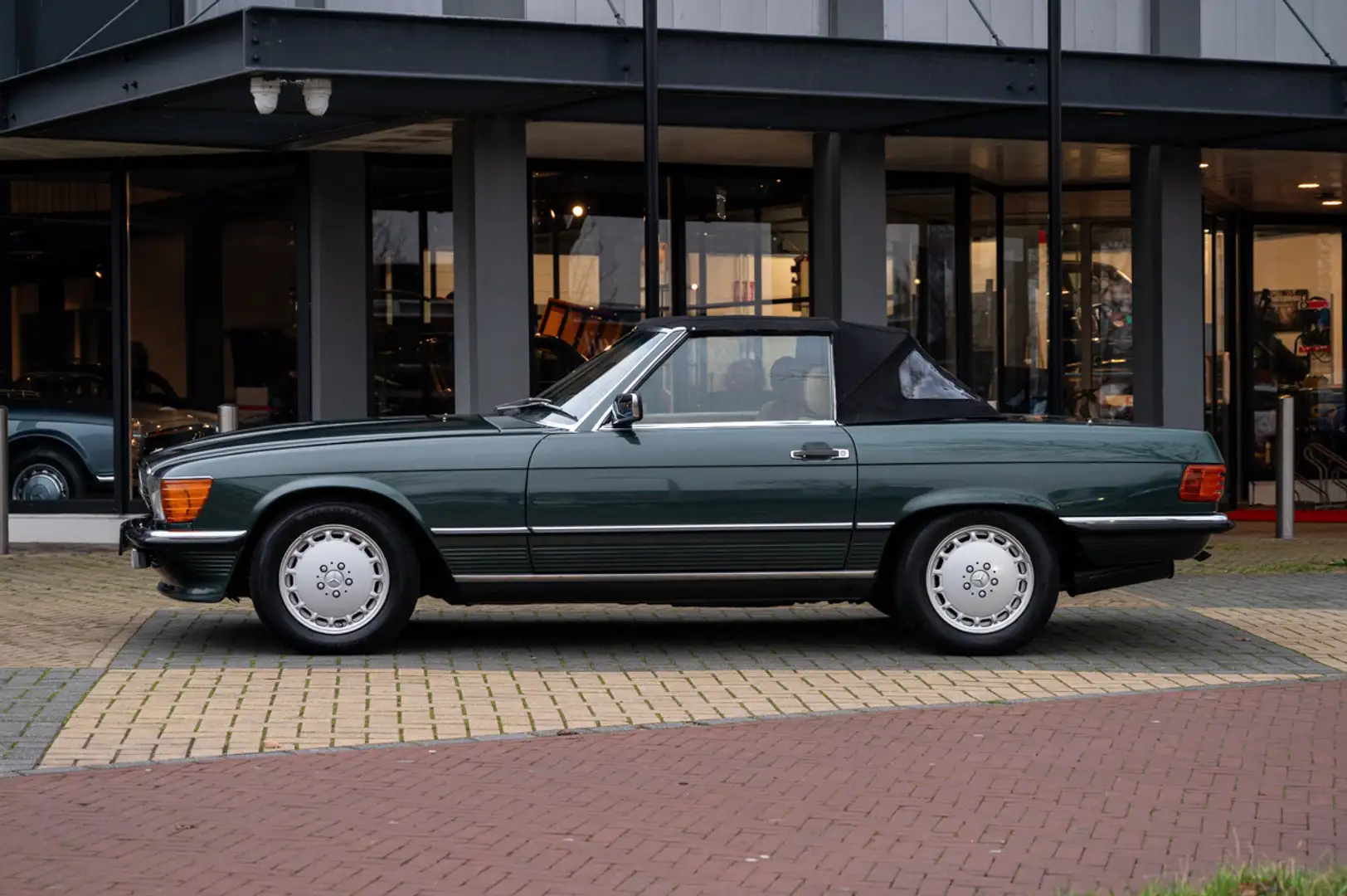 Mercedes-Benz SL 300 SL ( R107 ) - 2