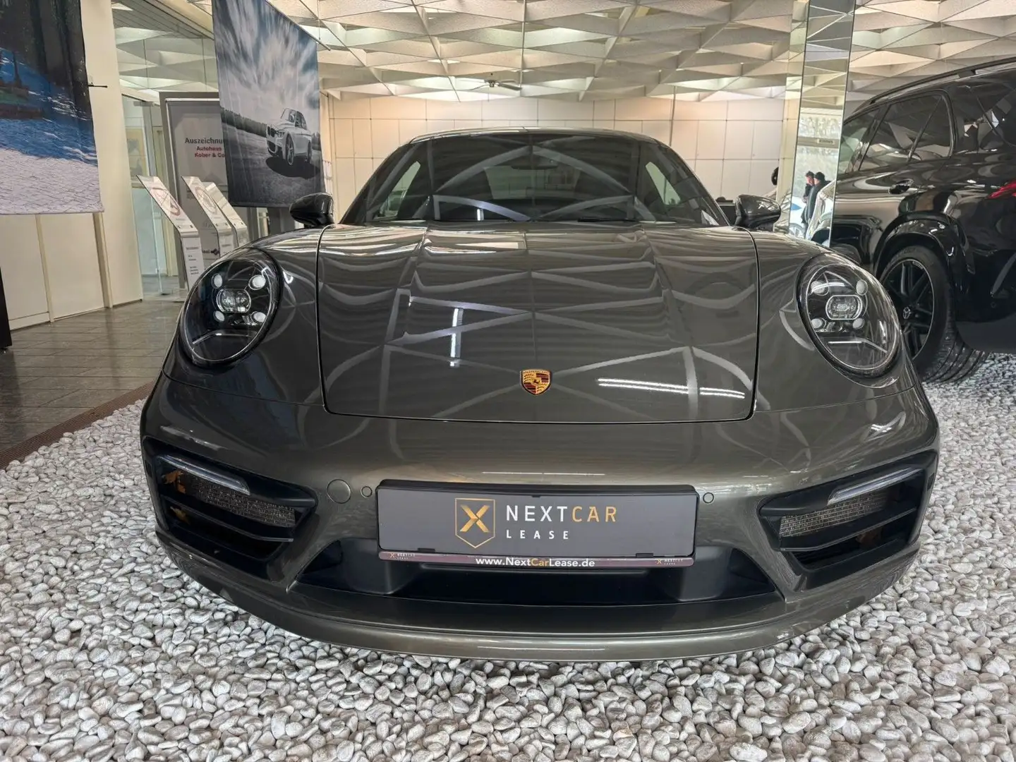 Porsche 911 Carrera Pano SportPaket SportChr Schiebedach Grün - 2