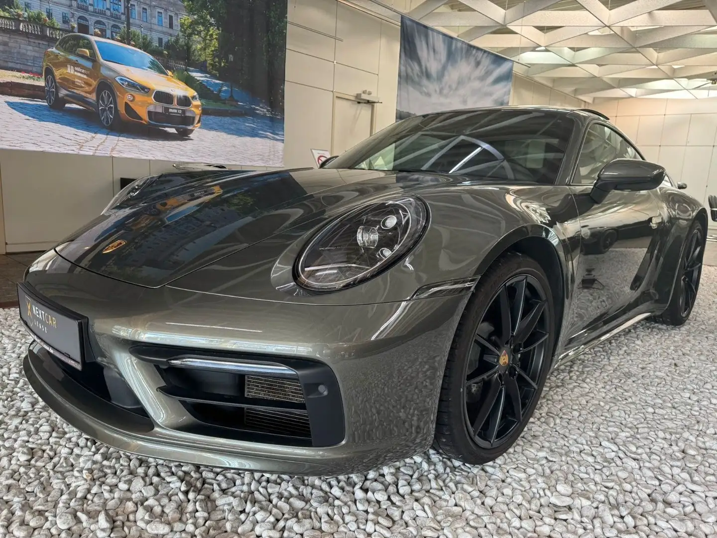 Porsche 911 Carrera Pano SportPaket SportChr Schiebedach Grün - 1