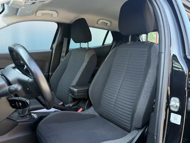Peugeot 2008 view 5
