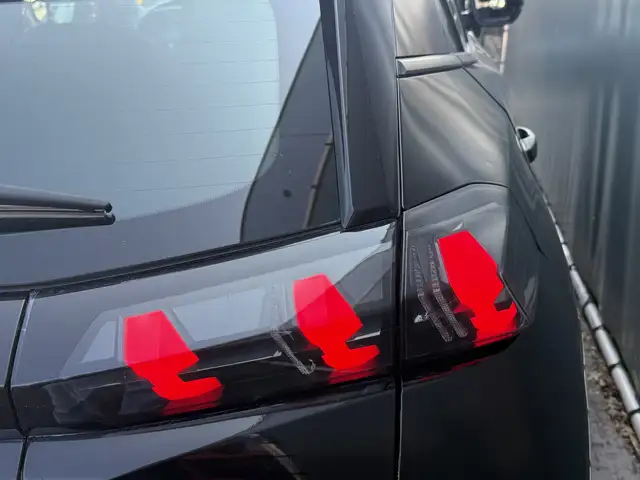 Peugeot 2008 view 12