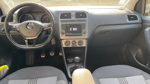Volkswagen Polo view 11