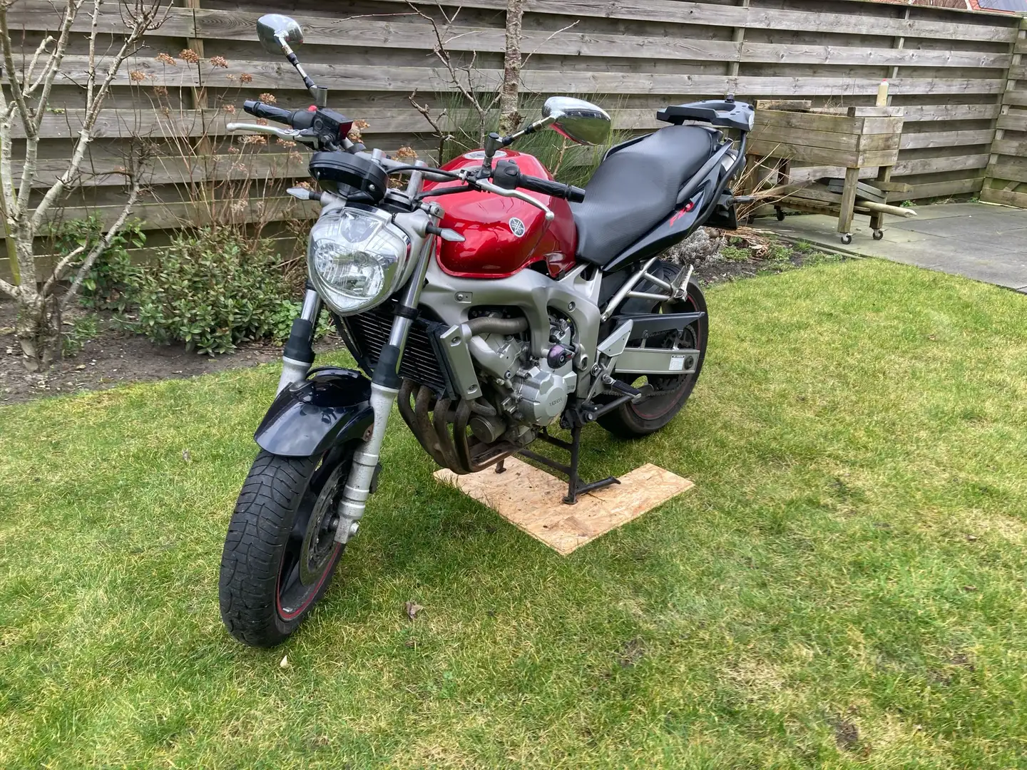 Yamaha FZ 6 crvena - 1