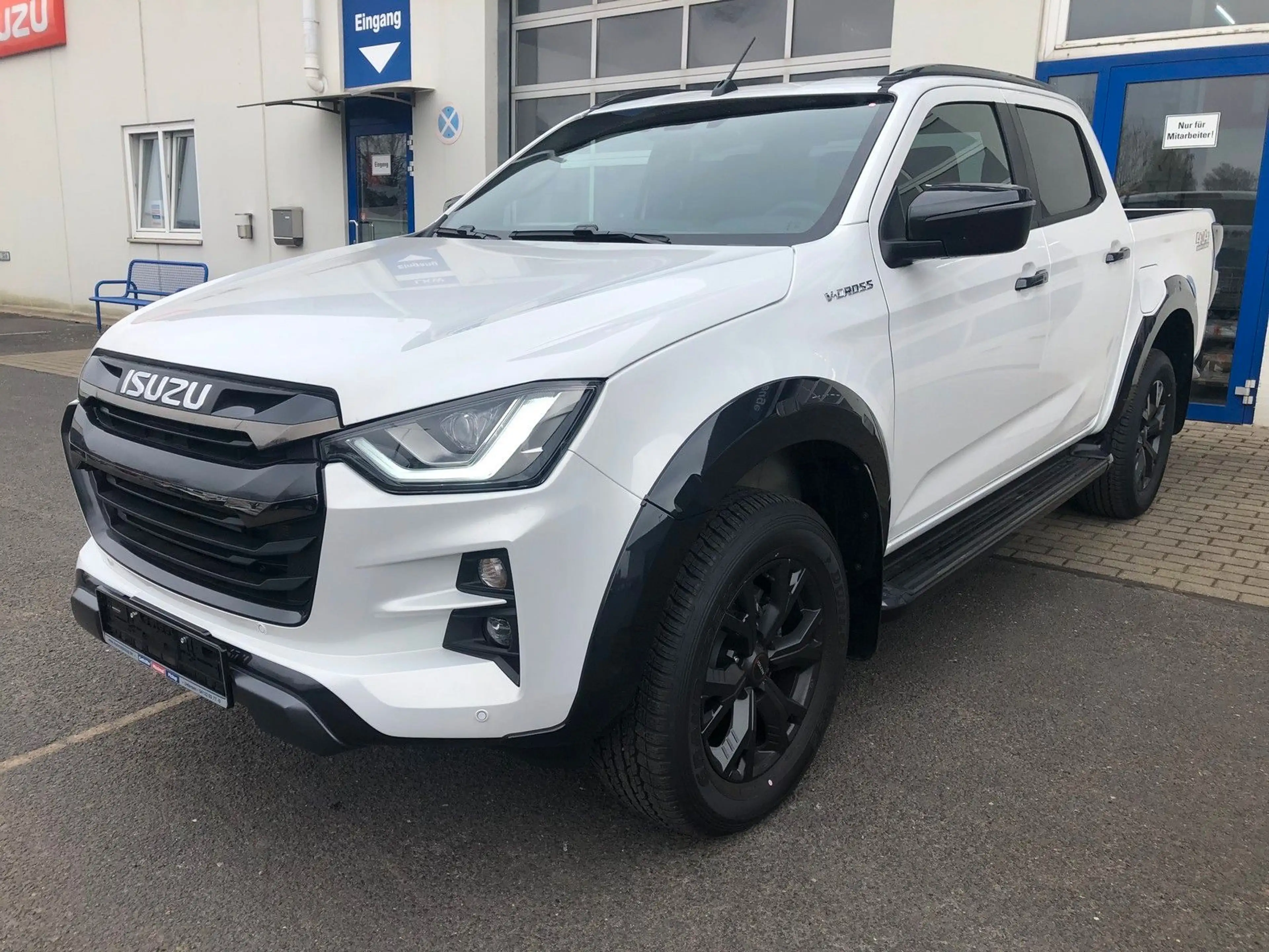 Isuzu D-Max Double Cab V-Cross AT +Sonderfarbe+ — photo 5
