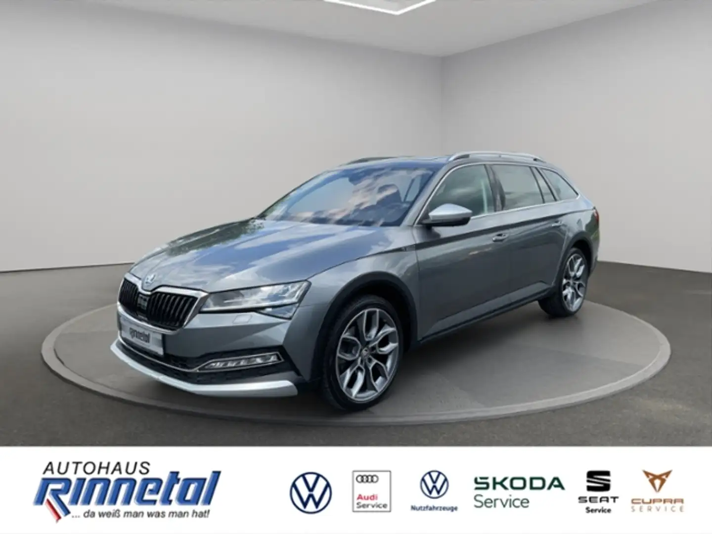Skoda Superb Combi 2.0 TDI DSG 4x4 Scout STANDHZG+PANO+AHK+KAM Grau - 1
