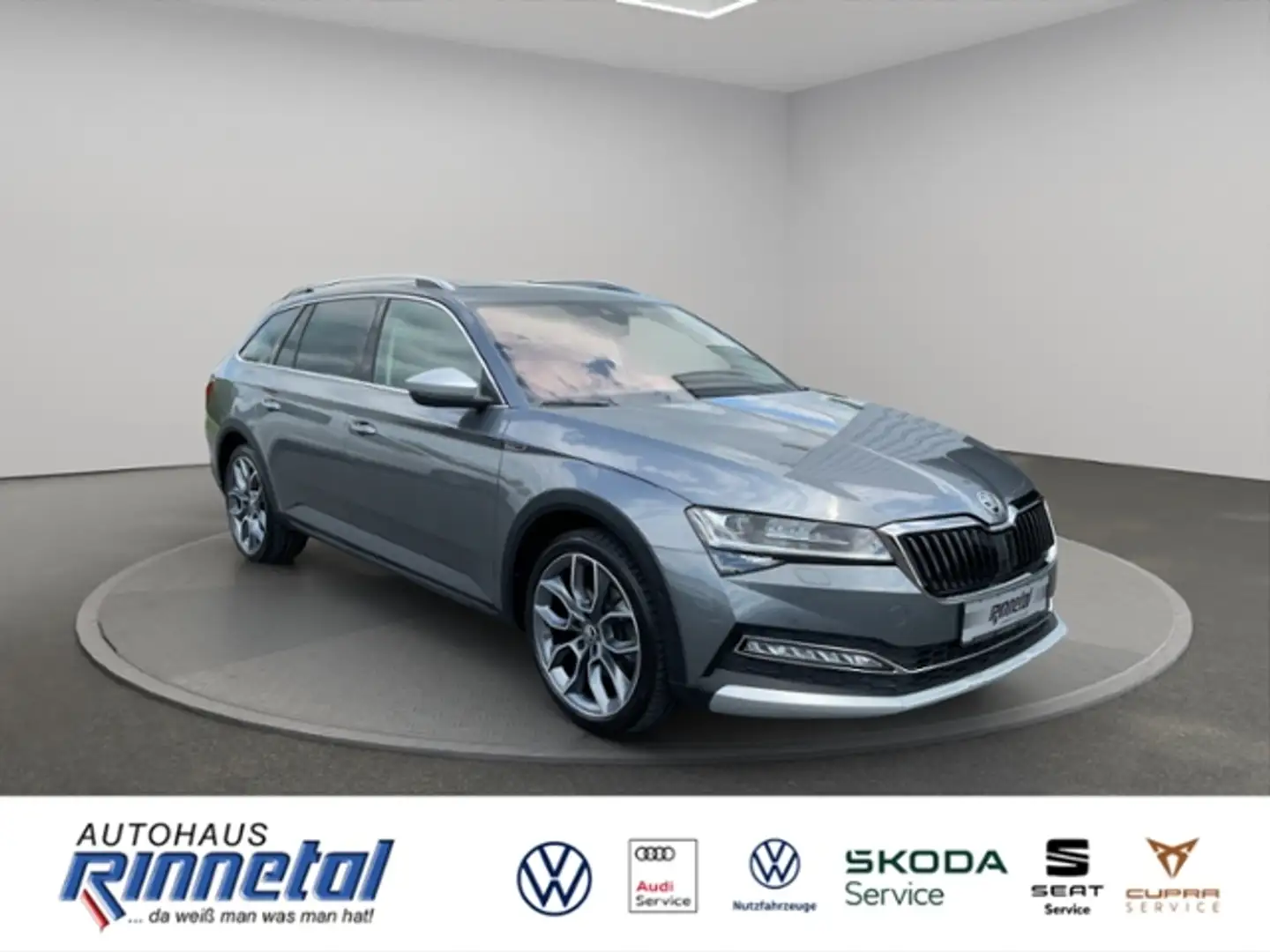 Skoda Superb Combi 2.0 TDI DSG 4x4 Scout STANDHZG+PANO+AHK+KAM Grau - 2