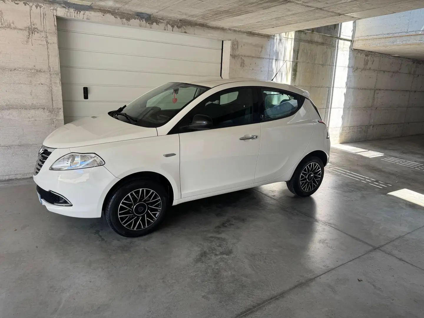 Lancia Ypsilon Lancia Ypsilon “30th Anniversary” Blanc - 1