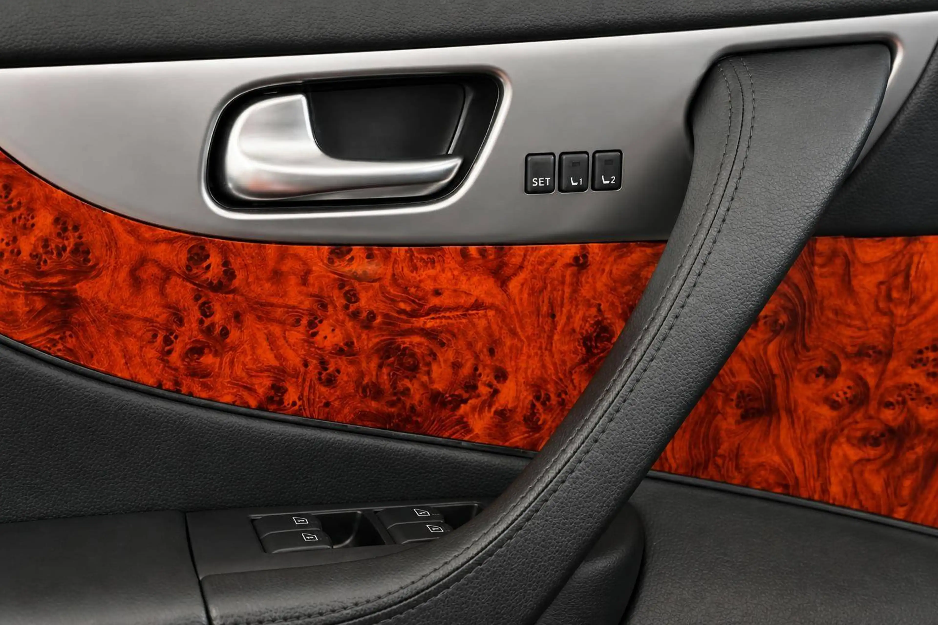 Infiniti QX70 - — photo 12