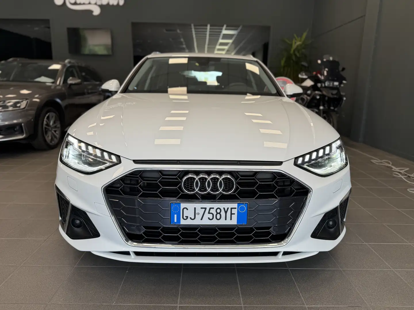 Audi A4 40 2.0 tdi mhev S line edition 204cv s-tronic Bianco - 2