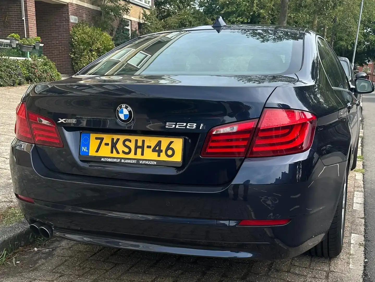 BMW 528 528xi Black - 2