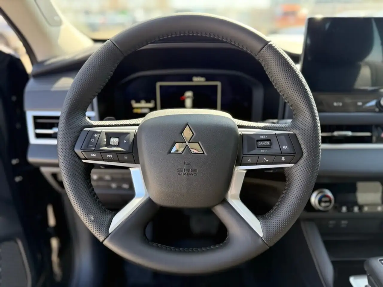 Mitsubishi Outlander снимка Mitsubishi Outlander