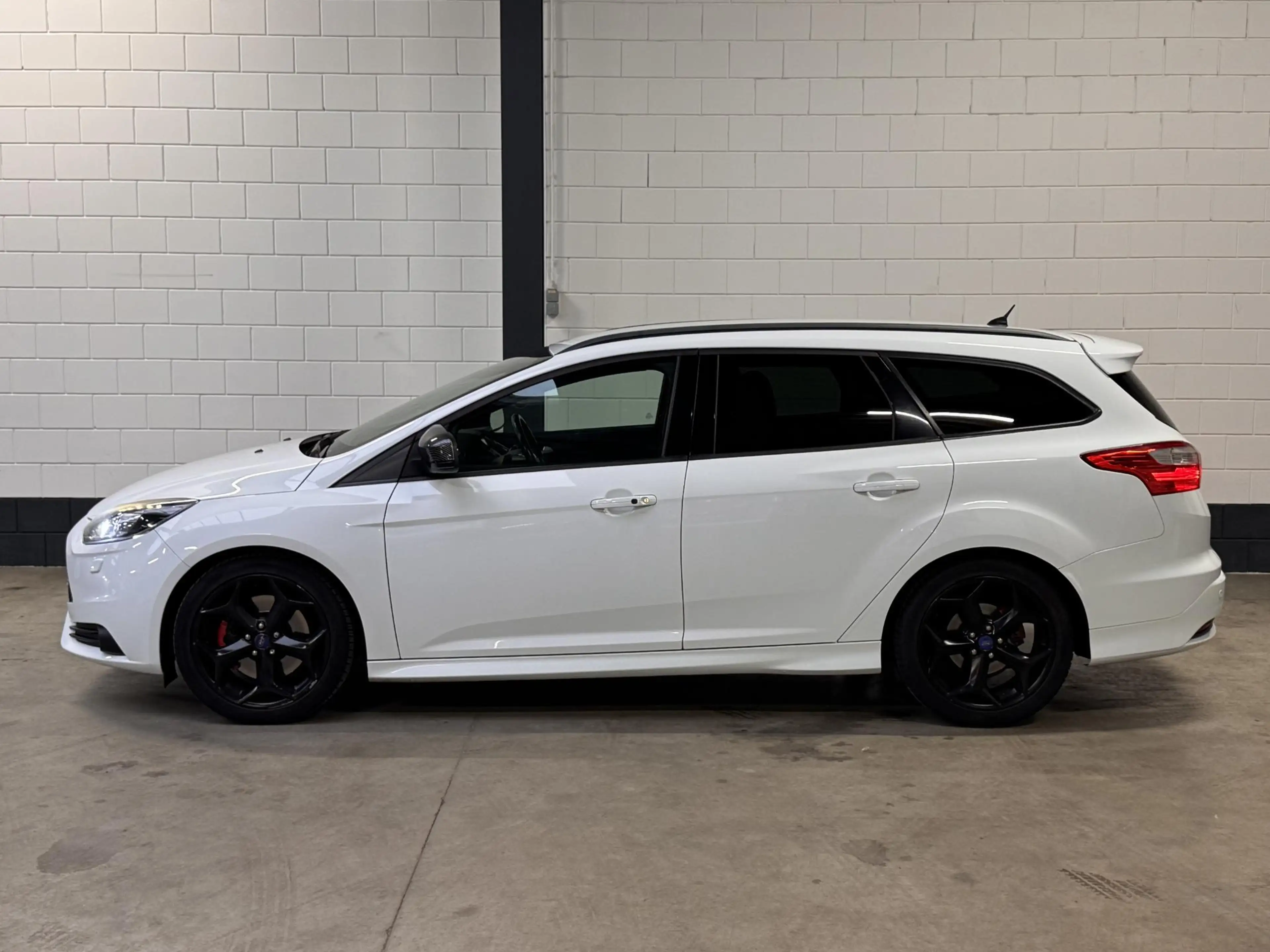 Ford Focus Wagon 2.0 EcoBoost ST-3 — photo 8