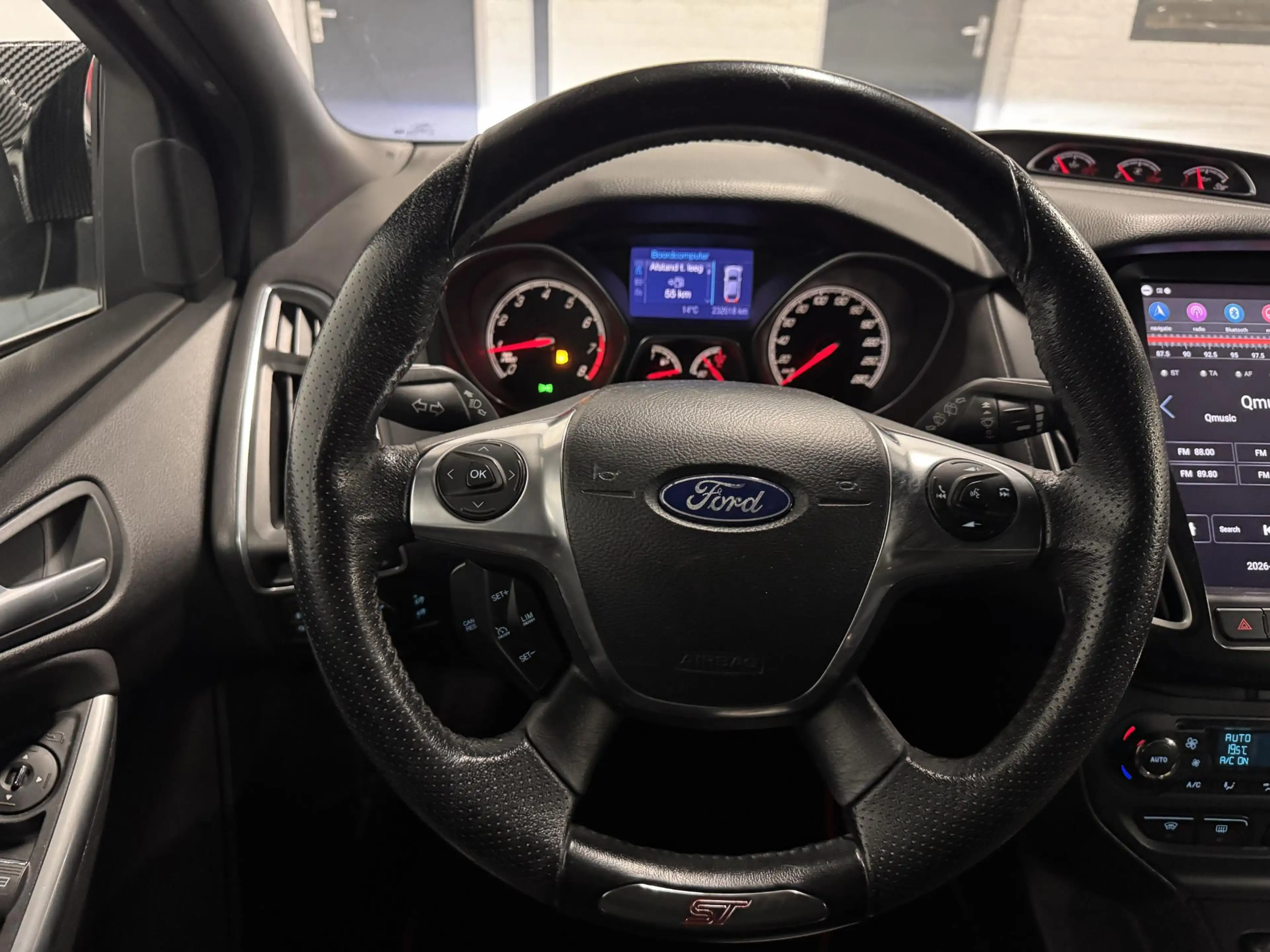 Ford Focus Wagon 2.0 EcoBoost ST-3 — photo 12