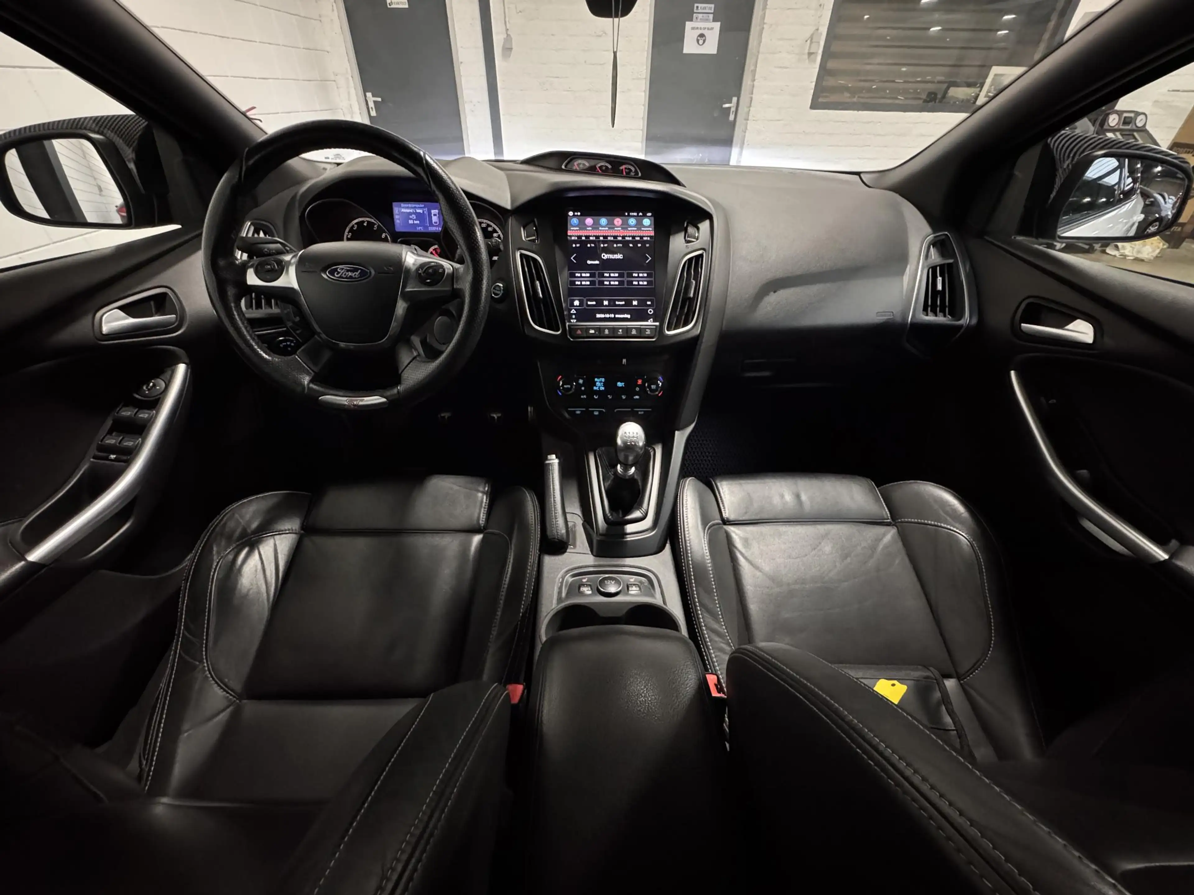 Ford Focus Wagon 2.0 EcoBoost ST-3 — photo 11