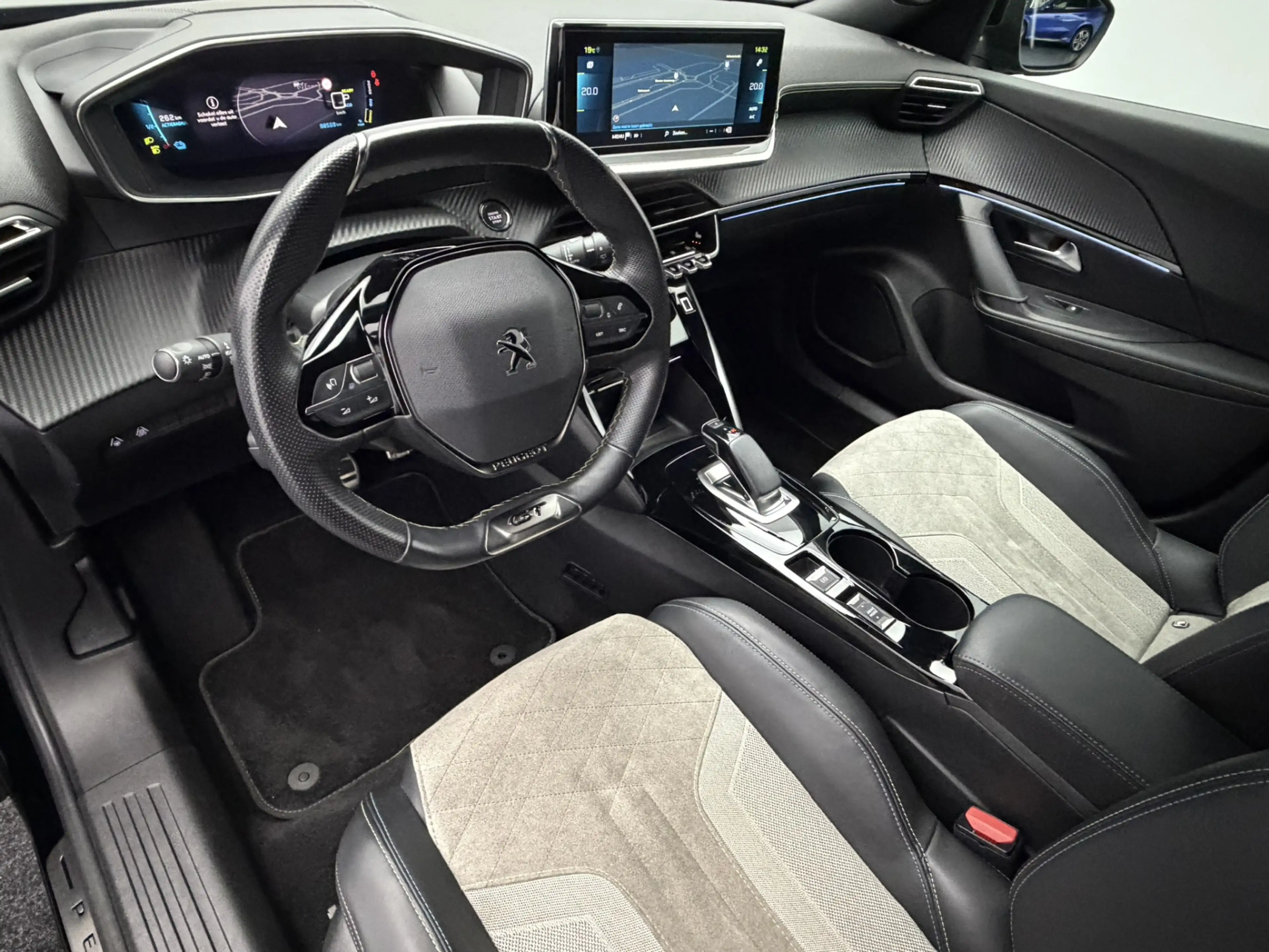 Peugeot e-2008 EV GT Pack 50 kWh 3-Fase SOH 92,5% | Panoramadak | — photo 12