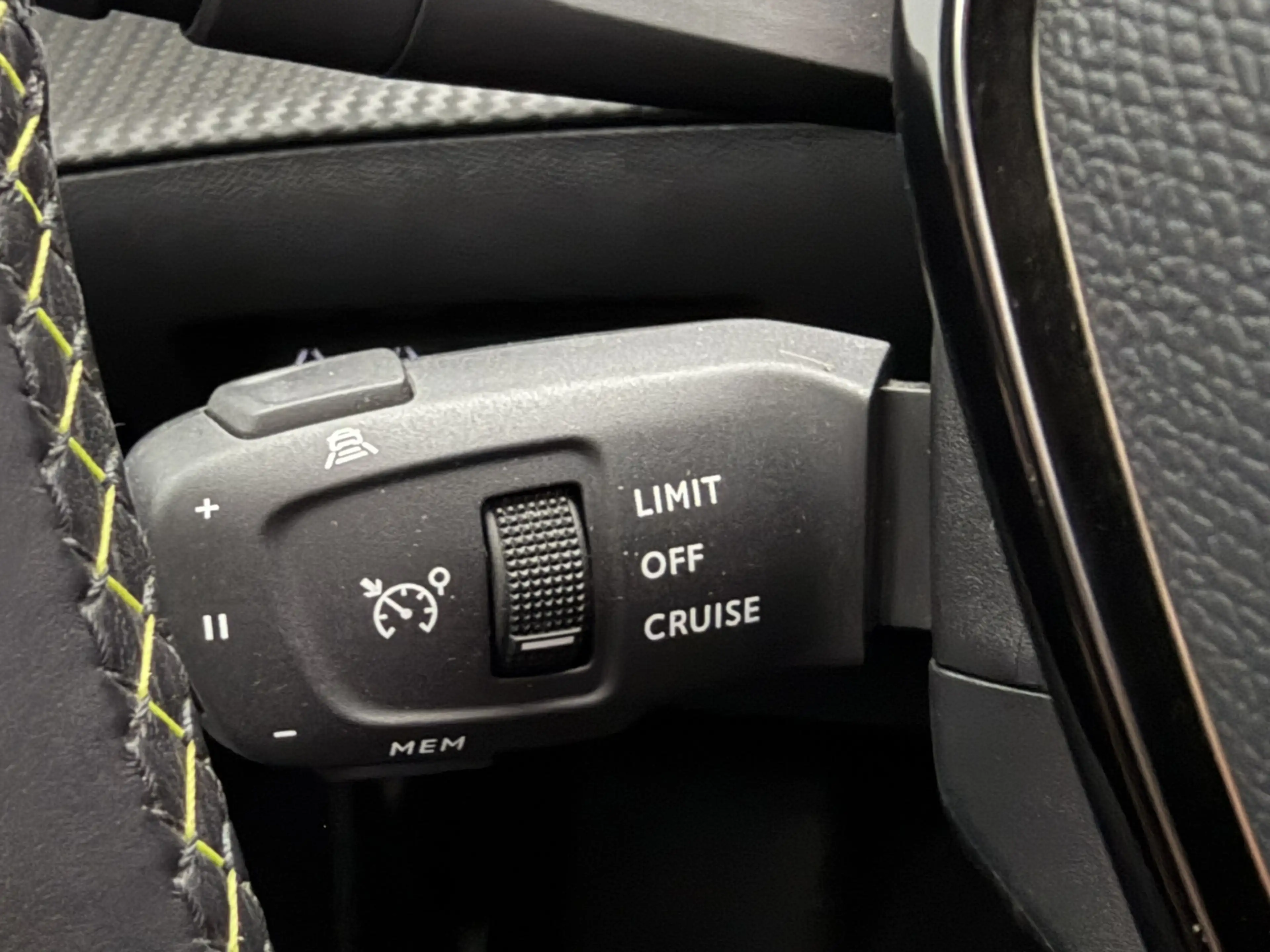 Peugeot e-2008 EV GT Pack 50 kWh 3-Fase SOH 92,5% | Panoramadak | — photo 13