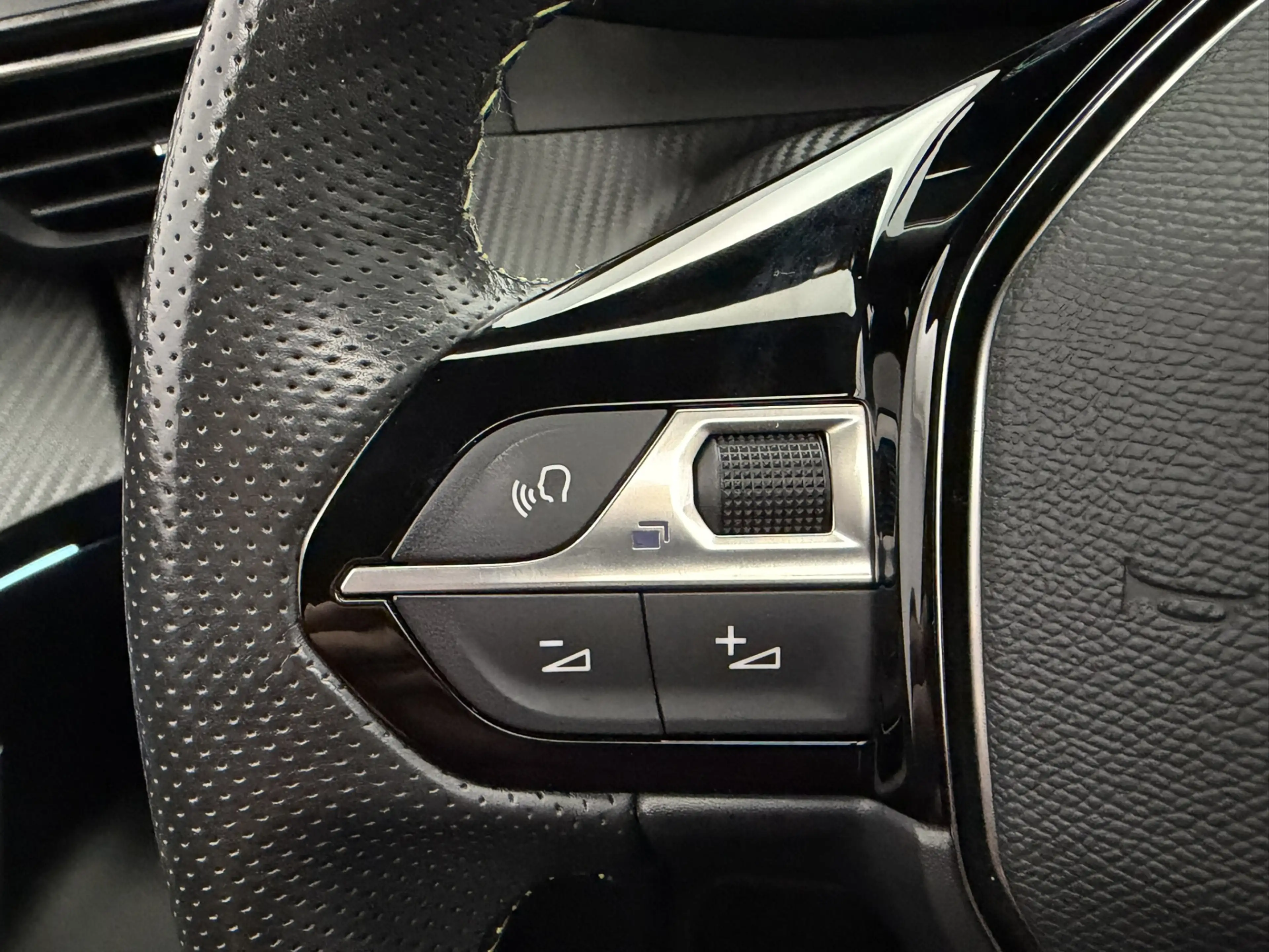 Peugeot e-2008 EV GT Pack 50 kWh 3-Fase SOH 92,5% | Panoramadak | — photo 15