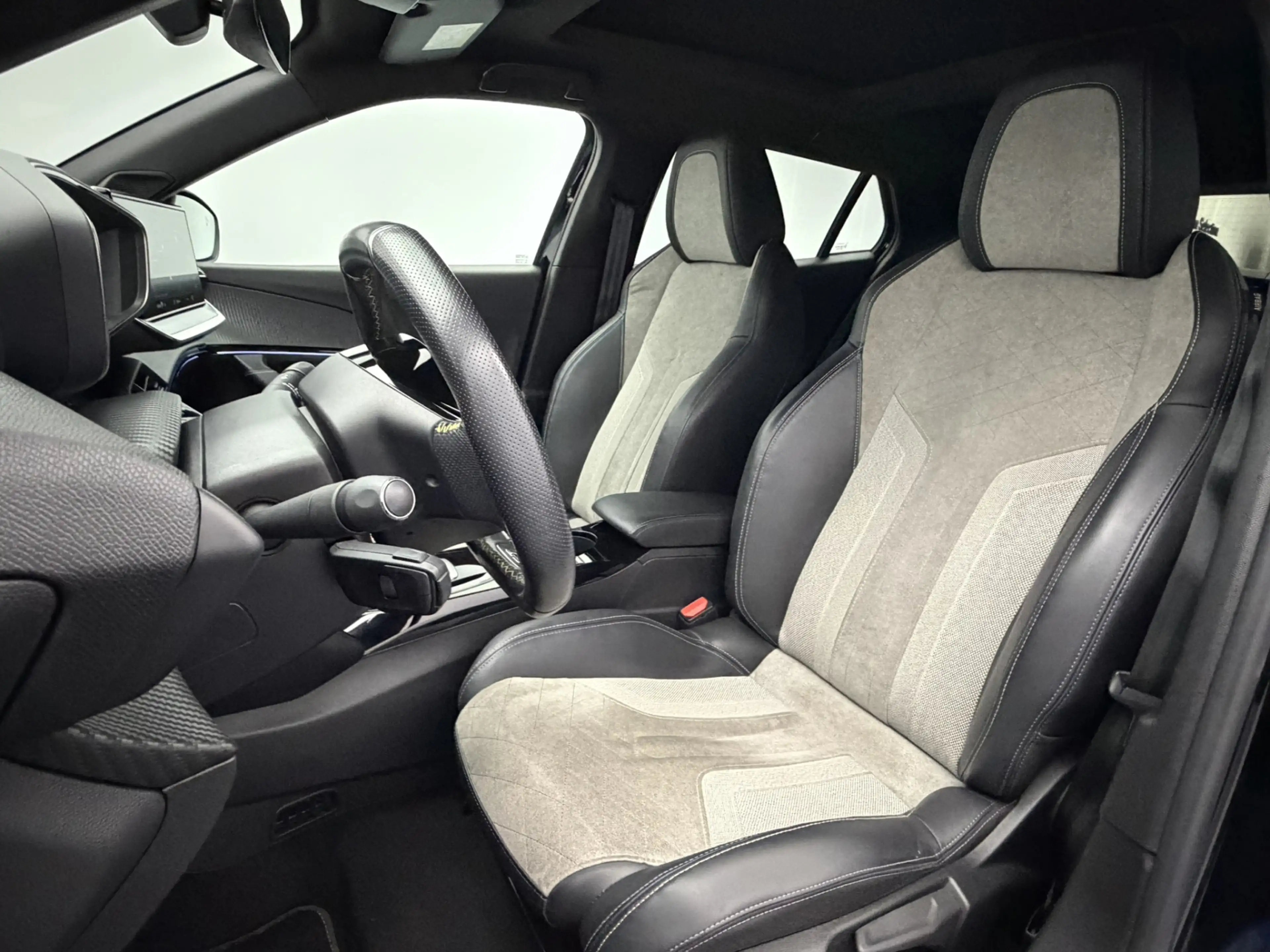 Peugeot e-2008 EV GT Pack 50 kWh 3-Fase SOH 92,5% | Panoramadak | — photo 8