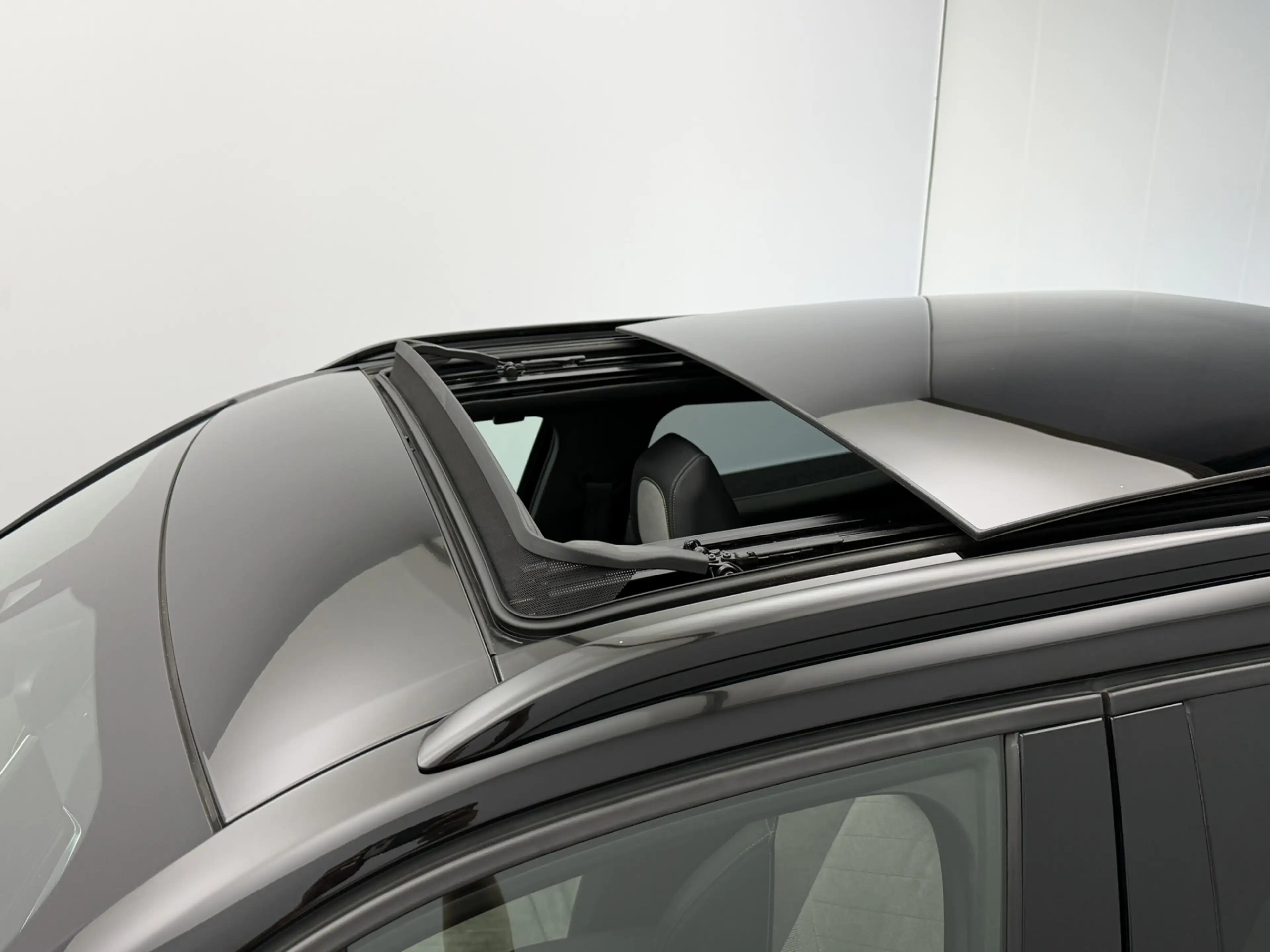Peugeot e-2008 EV GT Pack 50 kWh 3-Fase SOH 92,5% | Panoramadak | — photo 5