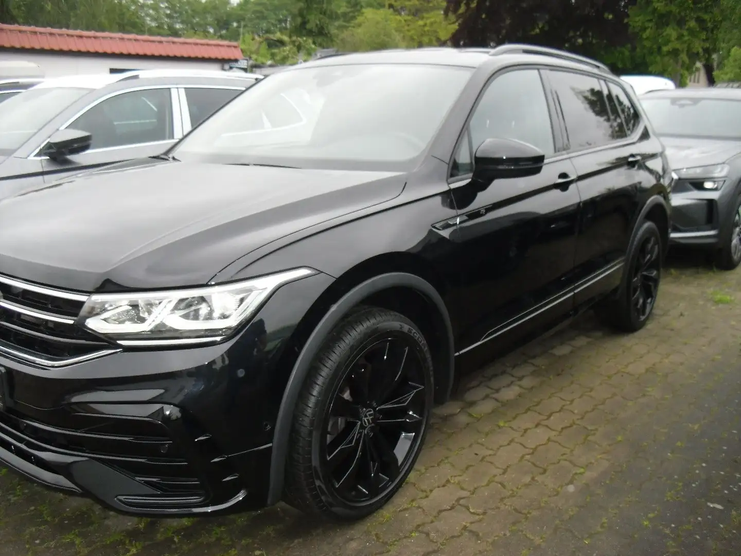 Volkswagen Tiguan Allspace R-Line 4M*MATRIX*STHZG*HZVR*NAVI Schwarz - 2