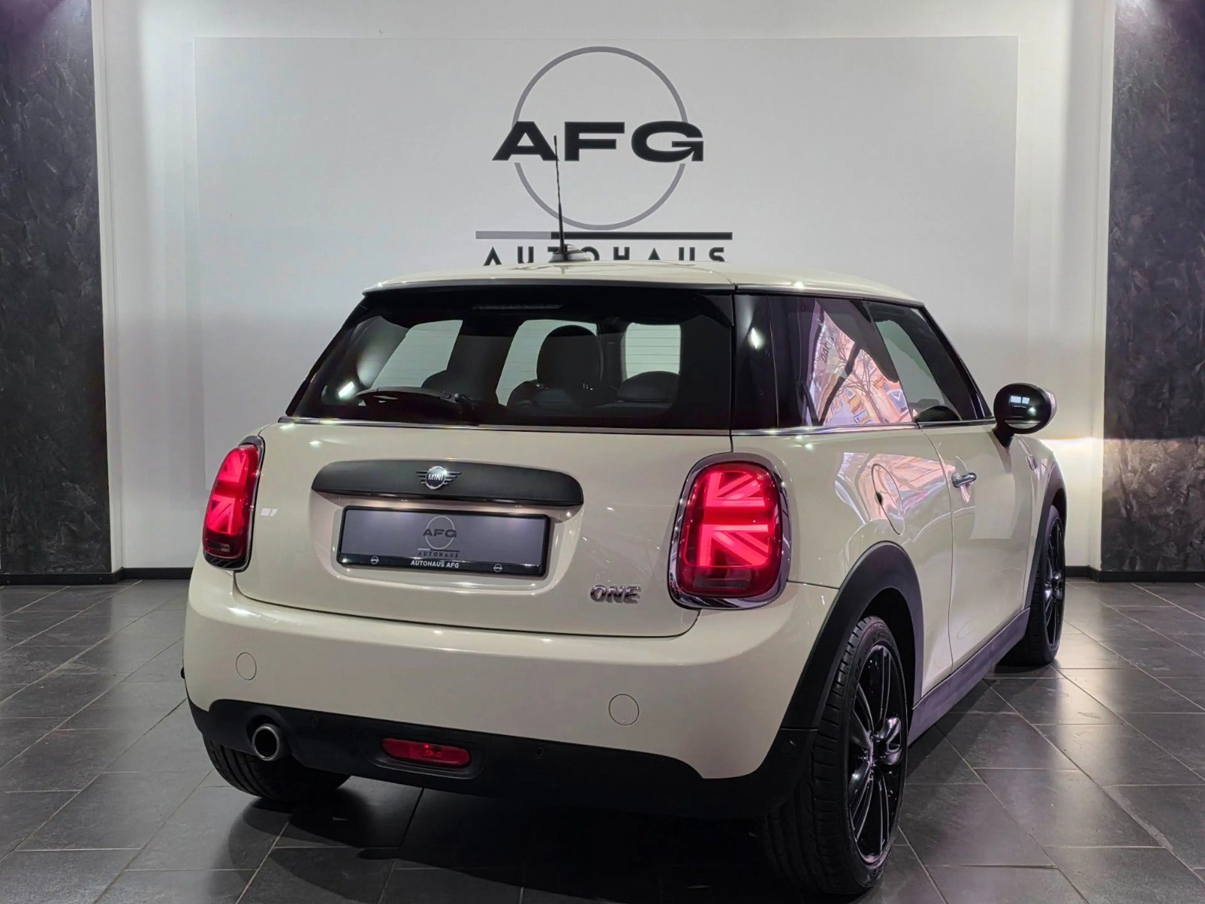 MINI One Mini *AUTOMATIK*SHZ*NAVI*CARPLAY — photo 5