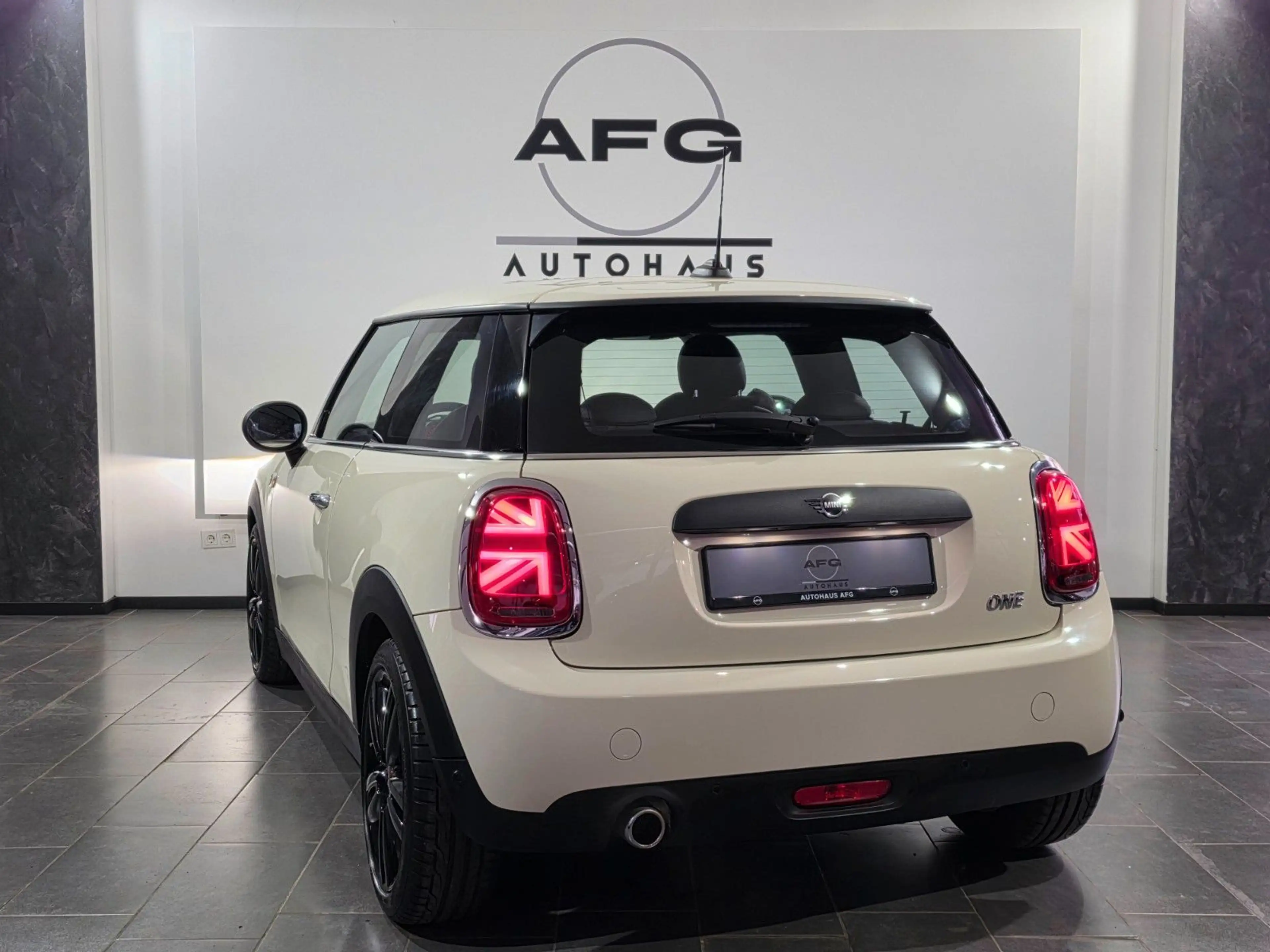 MINI One Mini *AUTOMATIK*SHZ*NAVI*CARPLAY — photo 7