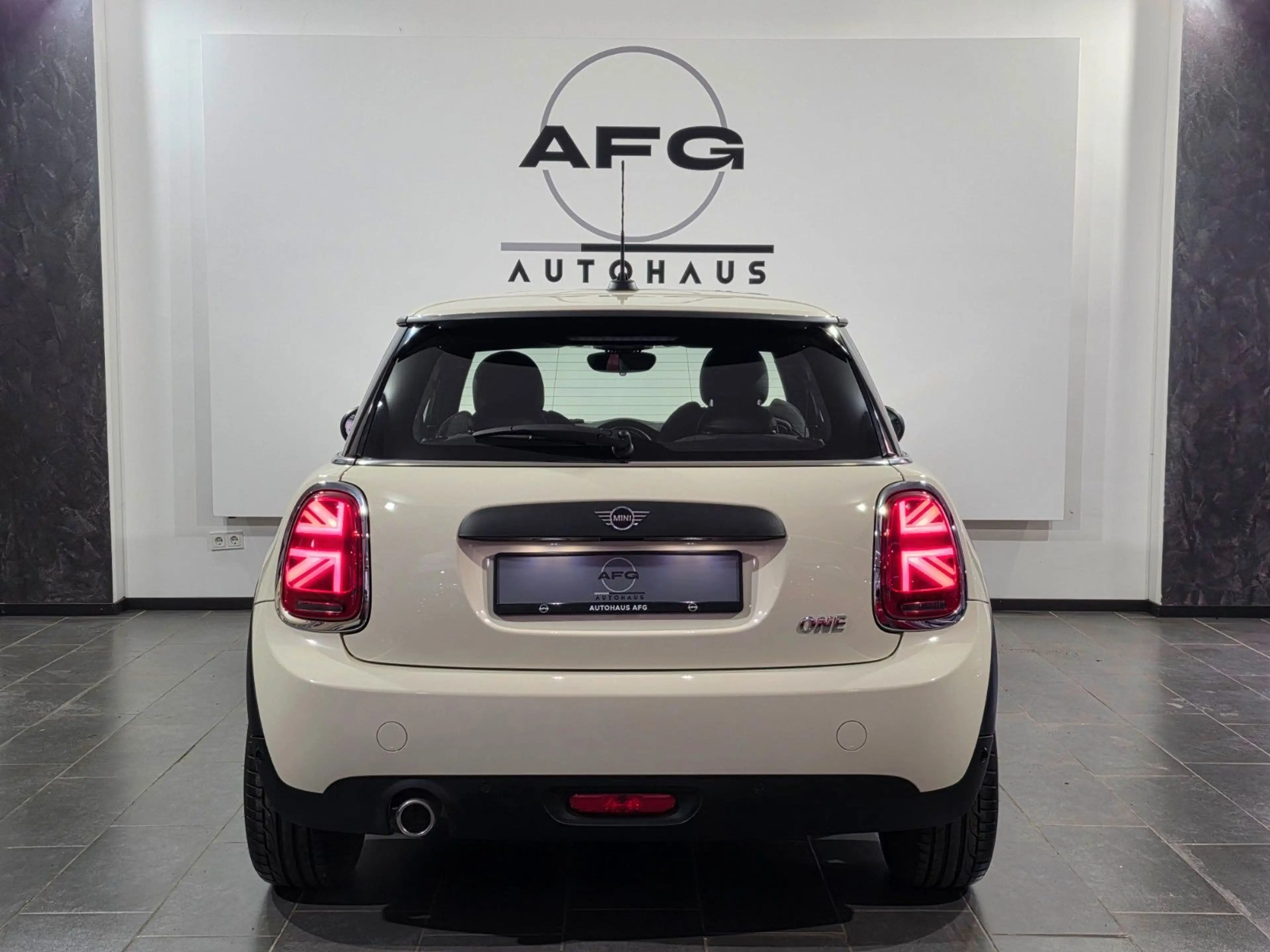 MINI One Mini *AUTOMATIK*SHZ*NAVI*CARPLAY — photo 6