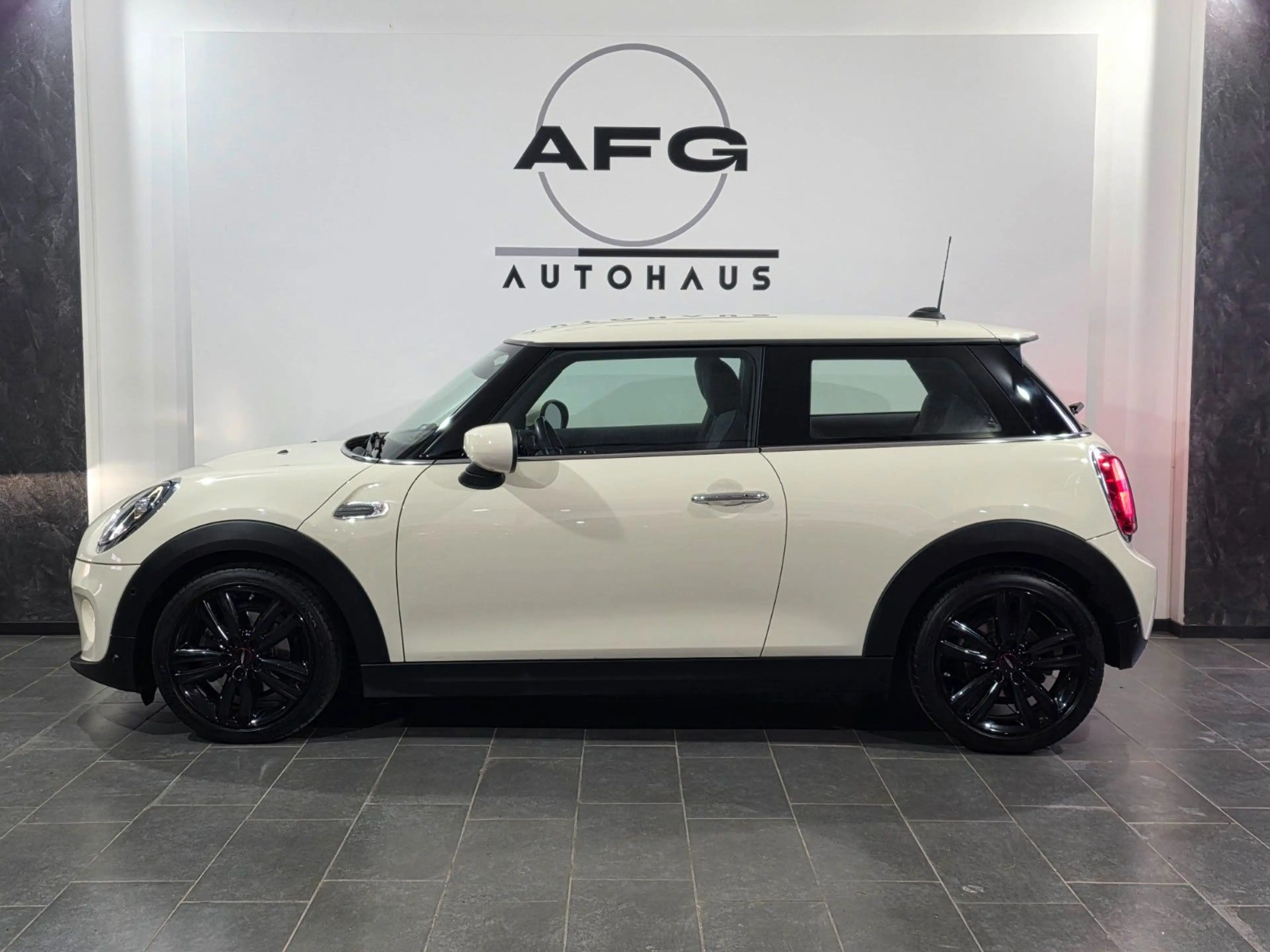 MINI One Mini *AUTOMATIK*SHZ*NAVI*CARPLAY — photo 8