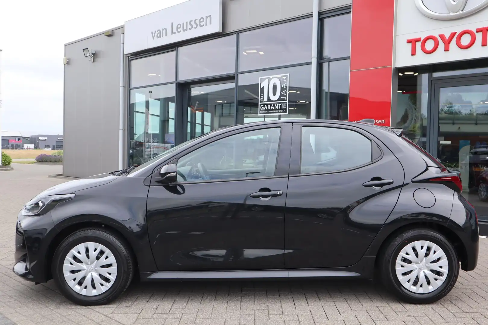Toyota Yaris 1.5 VVT-i ACTIVE 5-DEURS APPLE/ANDROID CAMERA AD-C Zwart - 2