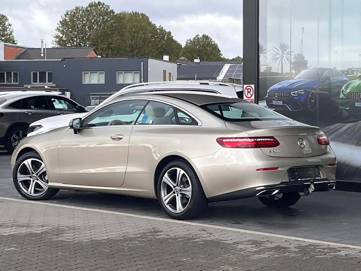 Mercedes-Benz E 200 Airmatic Goud - 2