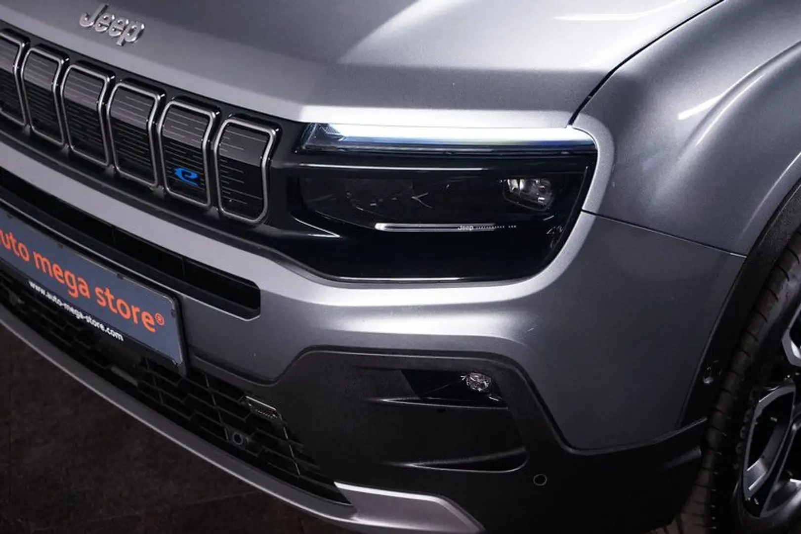 Jeep Avenger 54 kWh Summit*11 kw* OBC*Virtual 10,25° Gris - 2