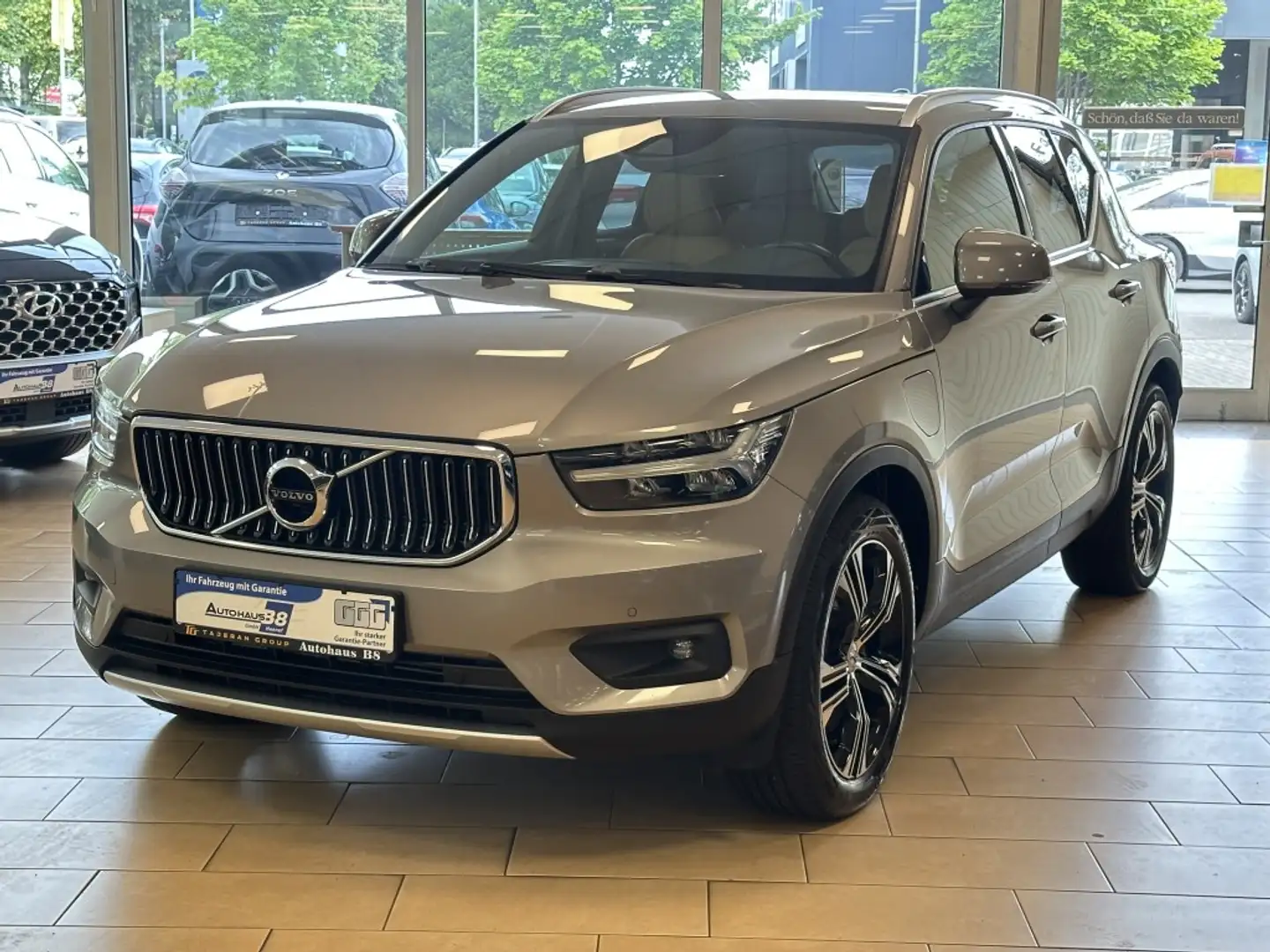 Volvo XC40 Inscription Plug-In Navi LED Winter-Pak R-Cam Grau - 1